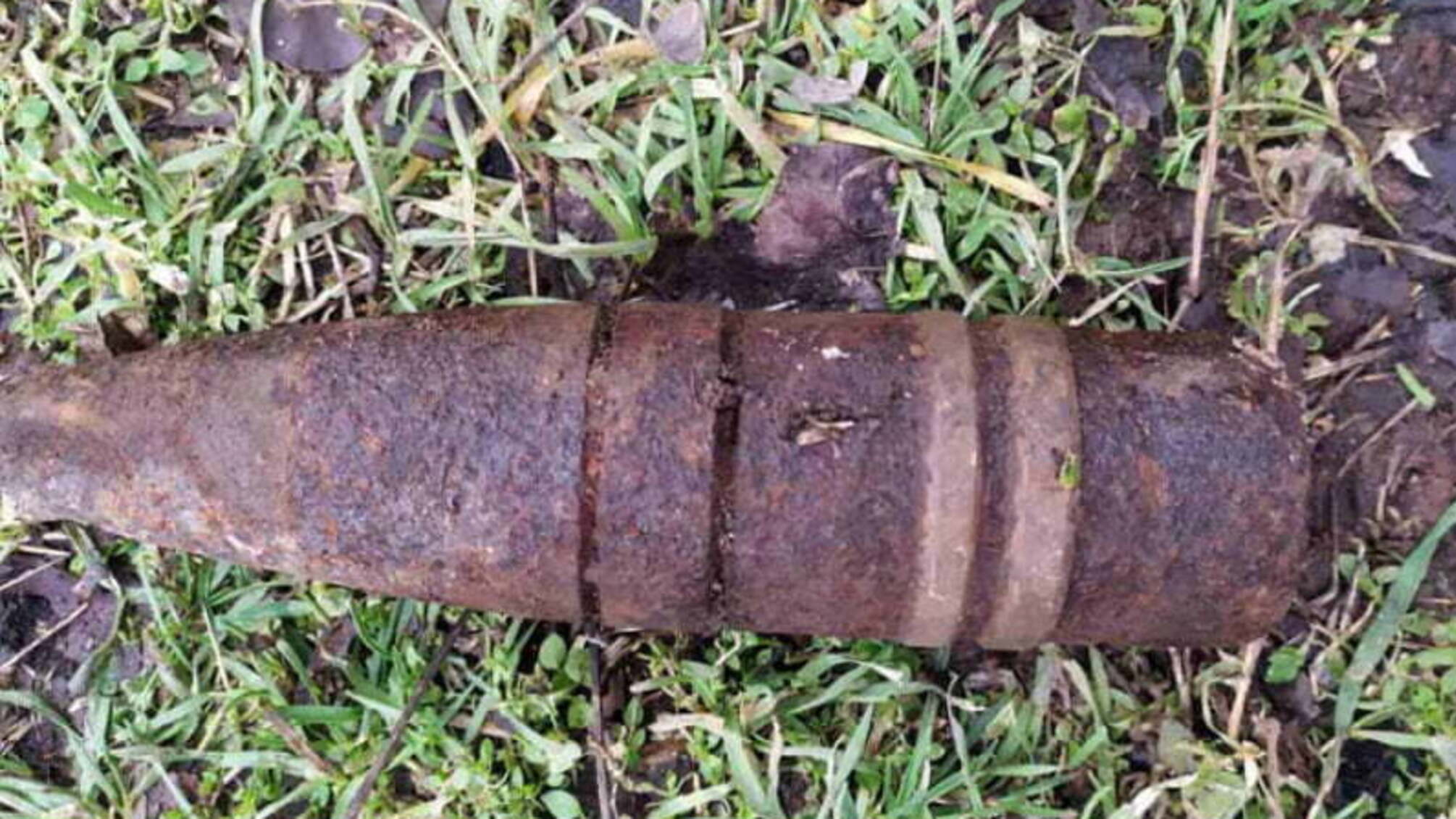 На Дніпропетровщині піротехніки ДСНС знешкодили застарілий артилерійський снаряд