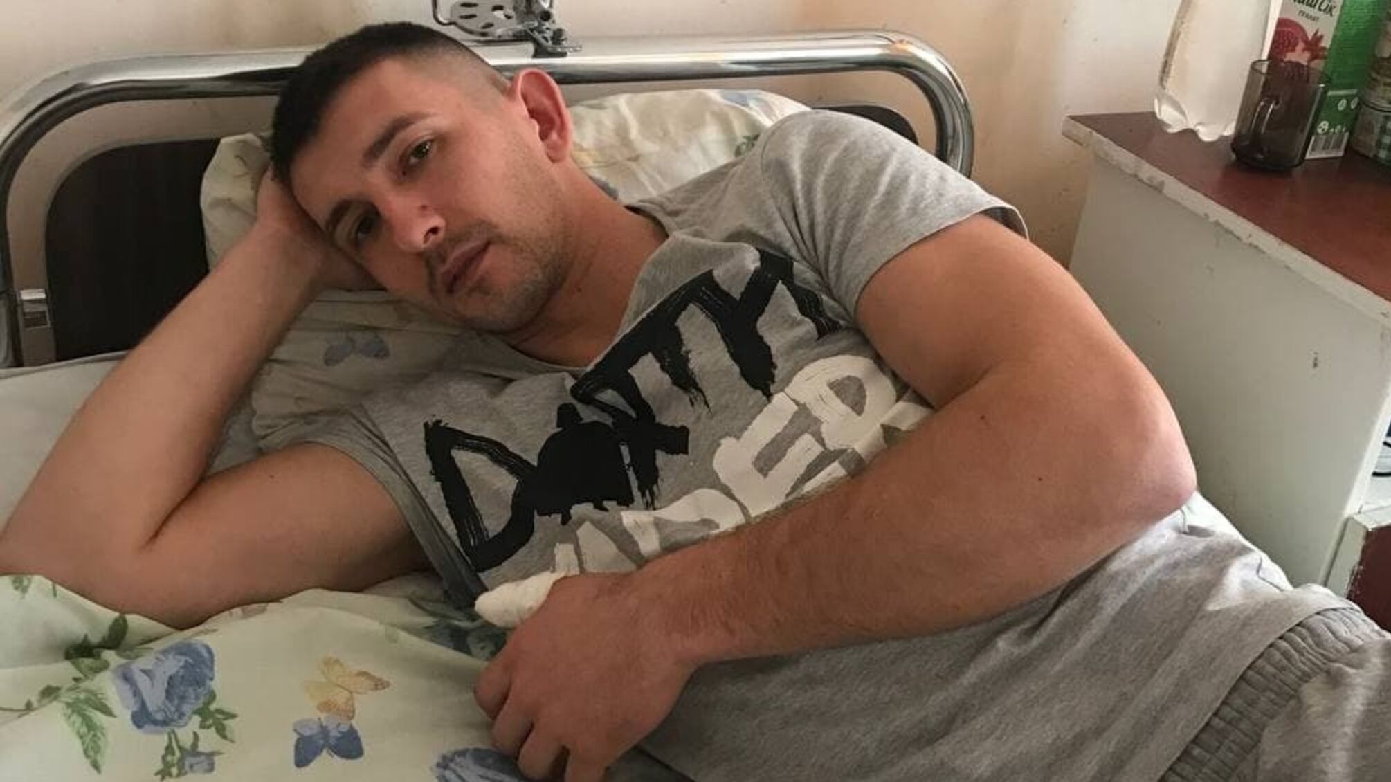 Поліцейський Тарас Слюсарук отримав ножові поранення та врятував кілька життів під час сімейної сварки на Волині