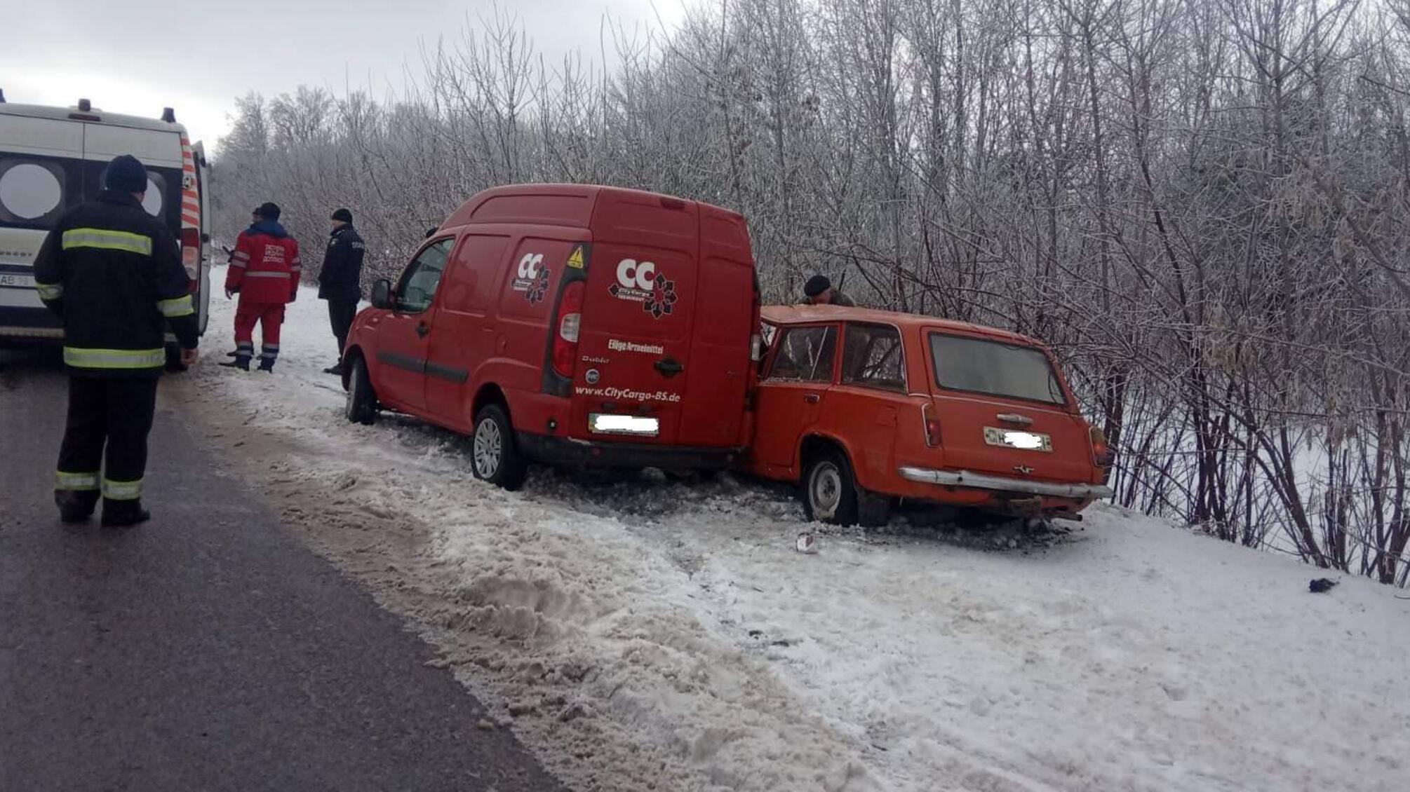 На Вінниччині рятувальники ліквідували наслідки ДТП