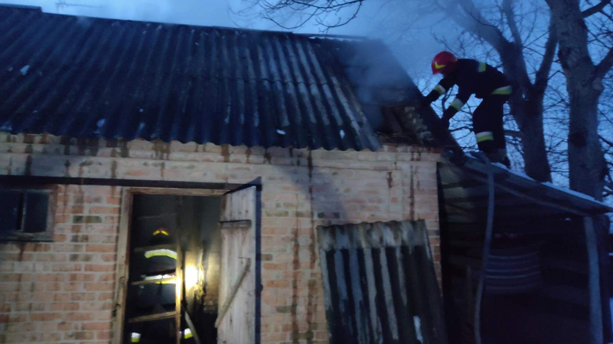 Вінницька область: ліквідовано пожежу в господарчій будівлі