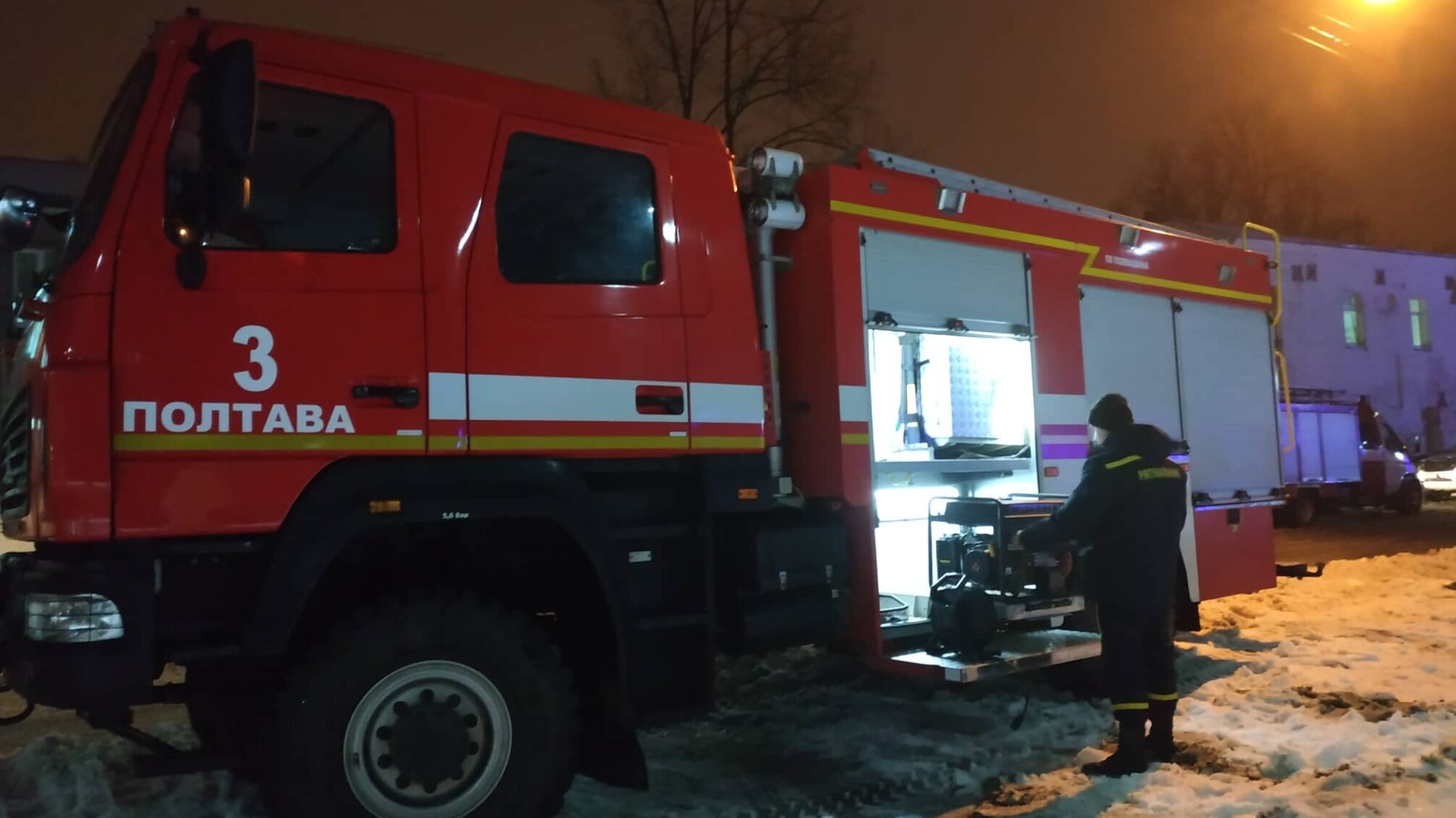 Полтава: рятувальники забезпечили енергоживленням інфекційну лікарню, де раптово зникло електропостачання