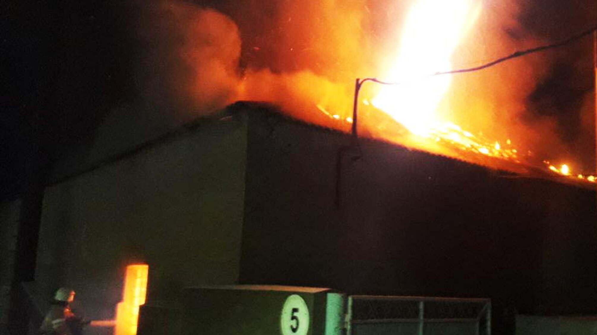 Миколаївська область: новоодеські вогнеборці ліквідували пожежу цеху з перероблення насіння соняшника