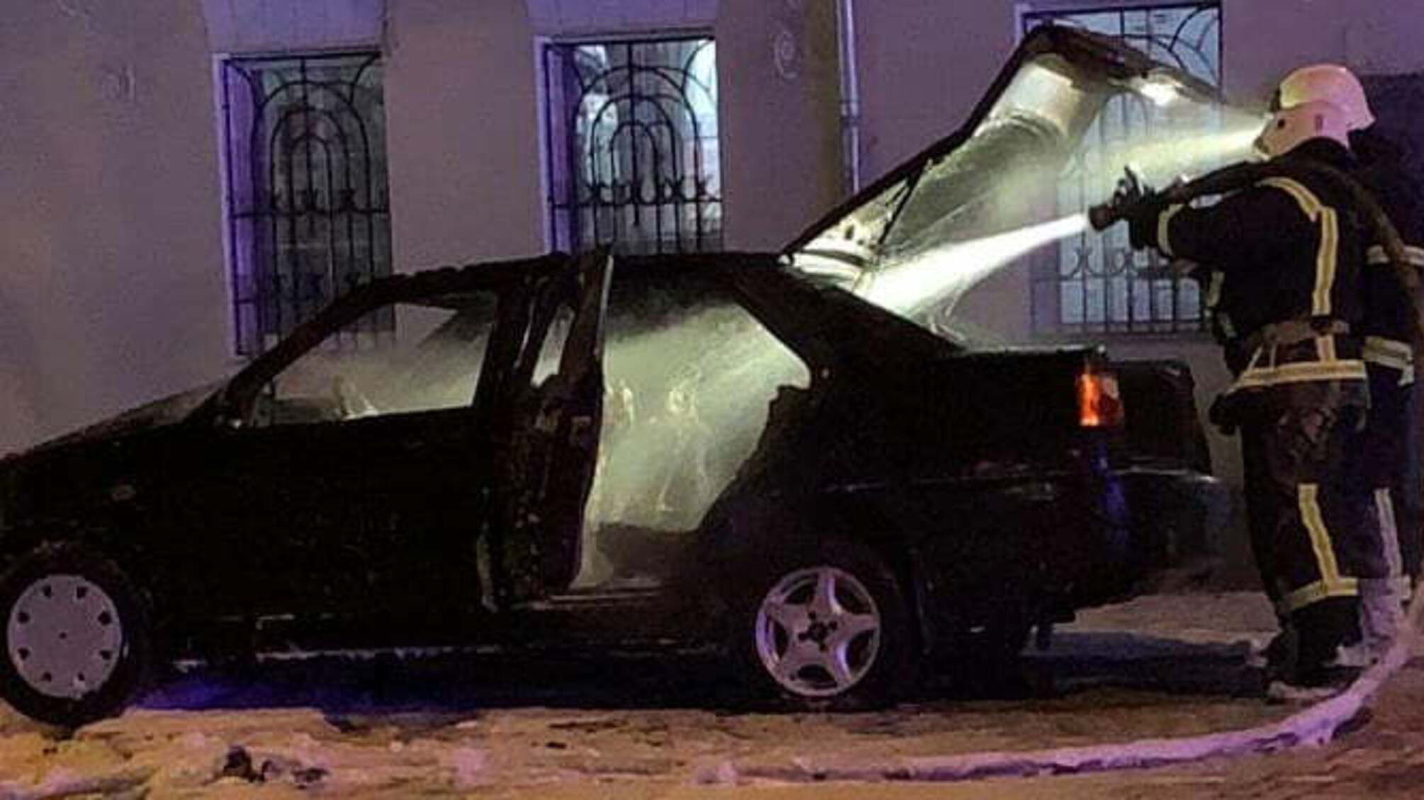 Миколаїв: рятувальники двічі ліквідовували пожежі автомобілів