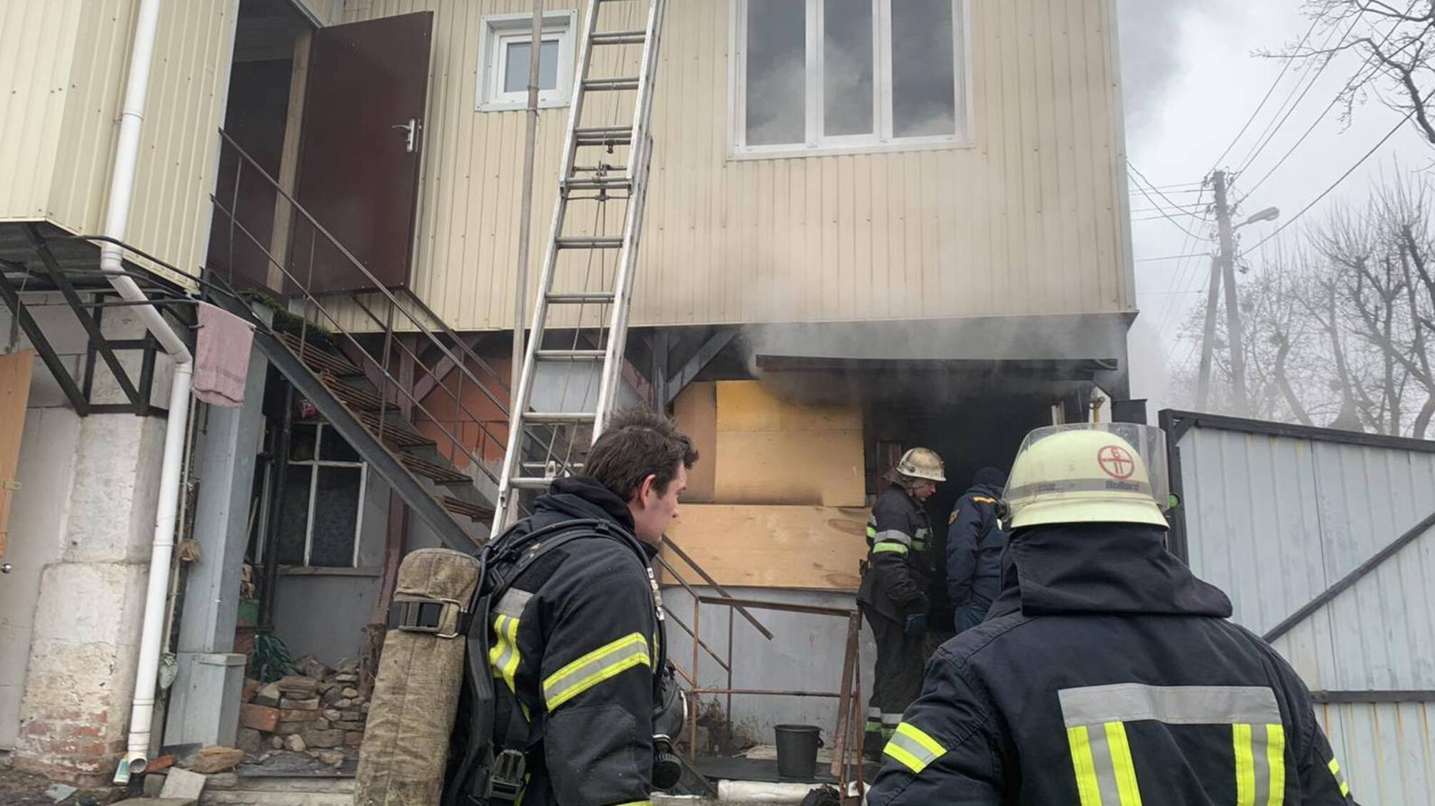 м. Харків: рятувальники загасили пожежу в будинку старої забудови