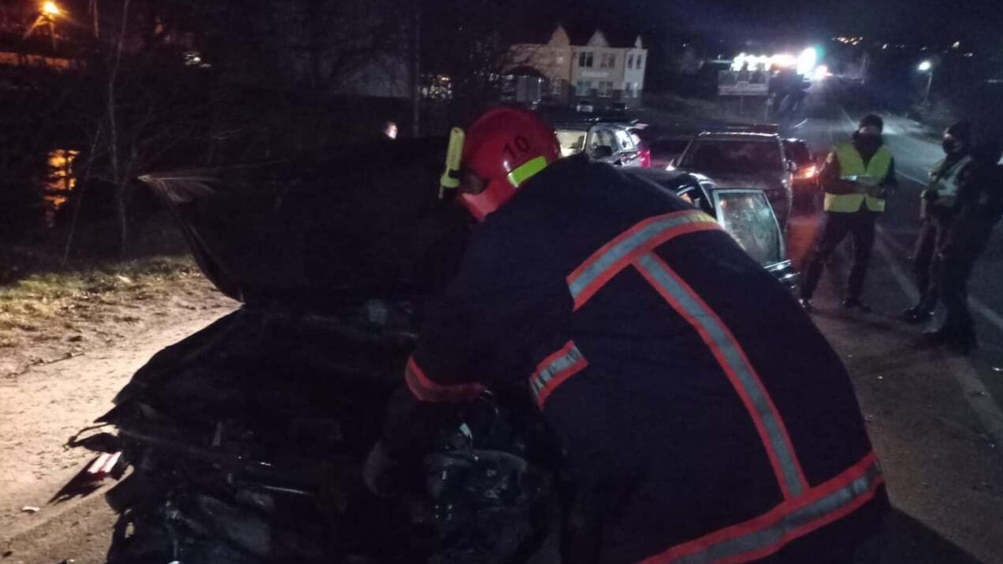 Івано-Франківська область: Рятувальники врятували життя двом мешканцям Прикарпаття, ліквідовуючи наслідки ДТП