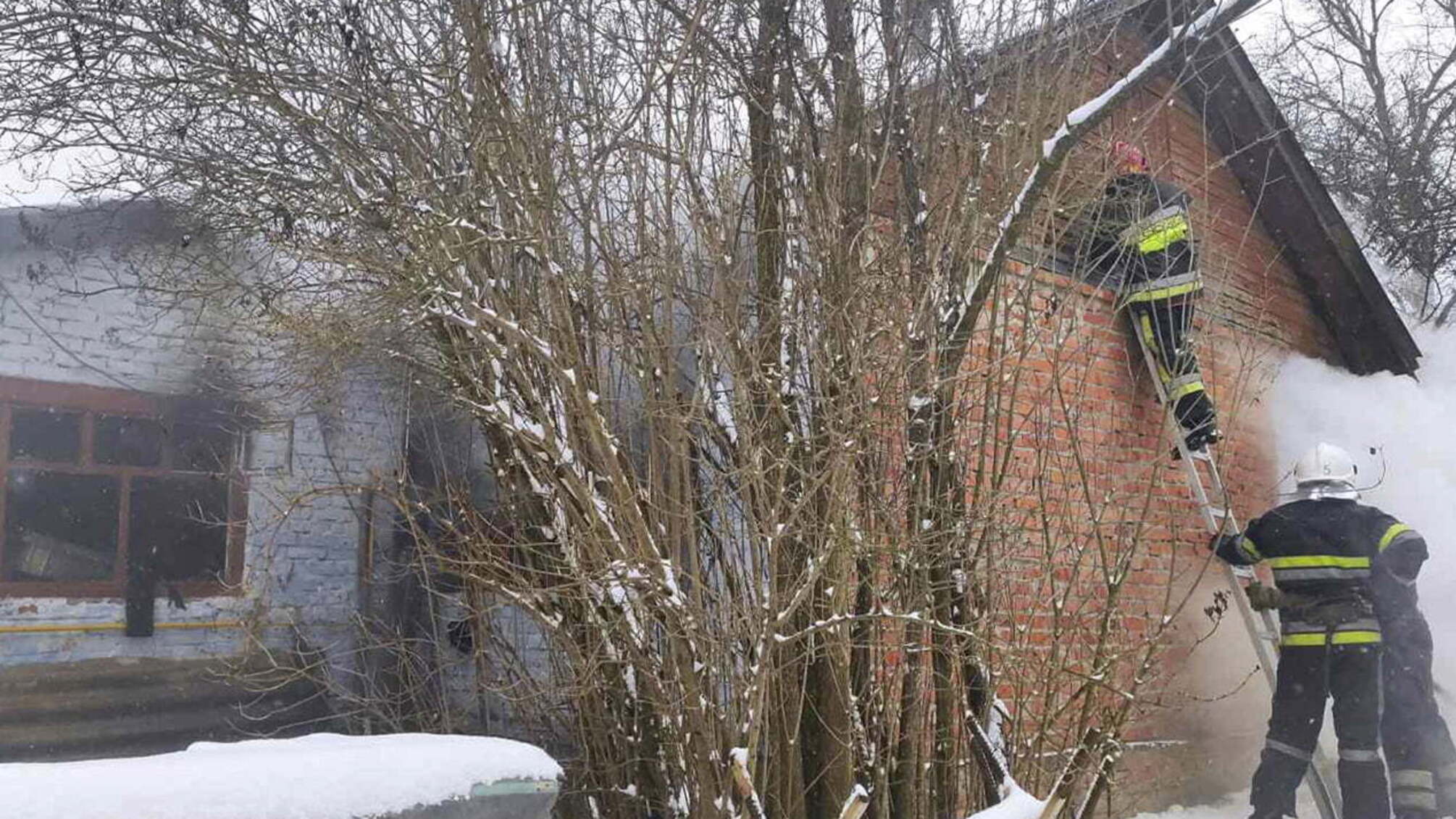 Хмельницька область: під час ліквідації пожежі житлового будинку вогнеборці виявили бездиханне тіло власника