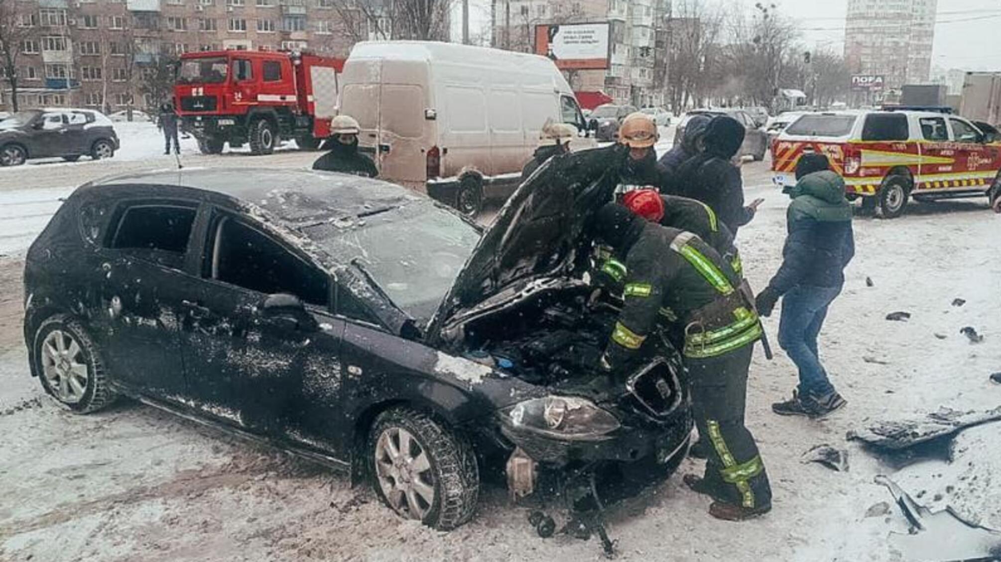 м.Київ: вогнеборцями надано допомогу автомобілю, що потрапив в ДТП