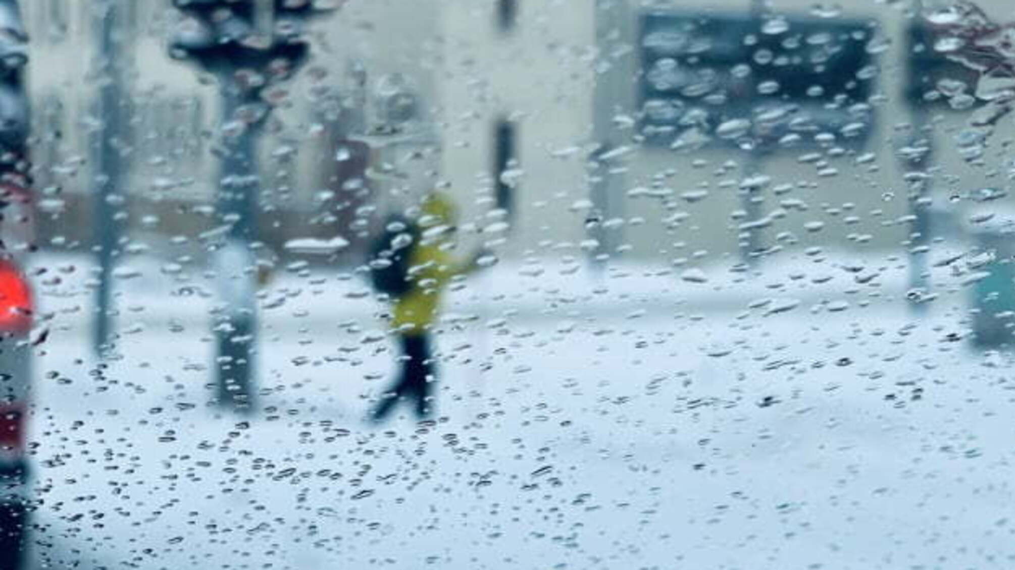 Кілометрові затори та скасовані авіарейси: на Німеччину налетів зимовий шторм