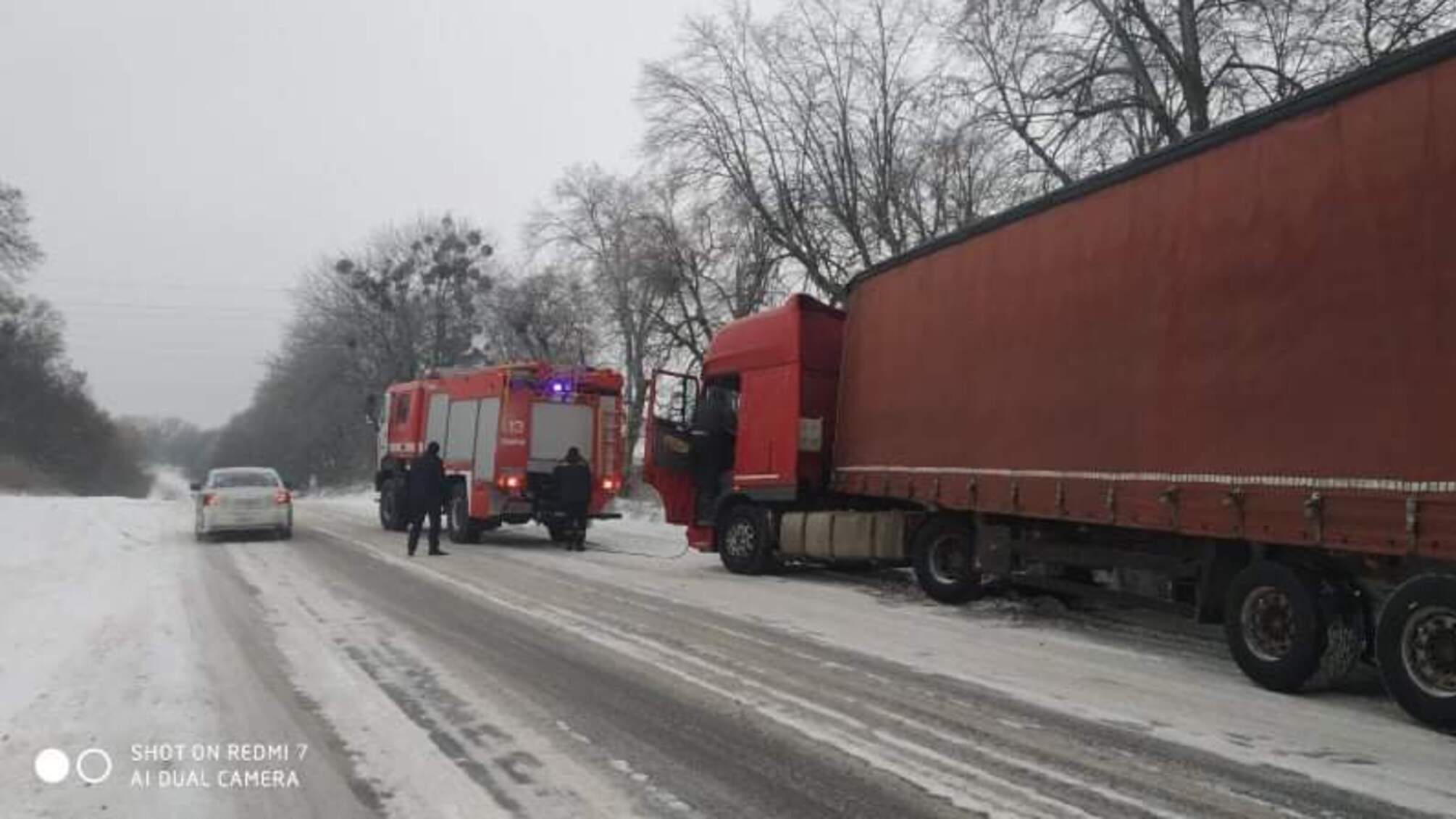 На Вінниччині рятувальники надають допомогу водіям