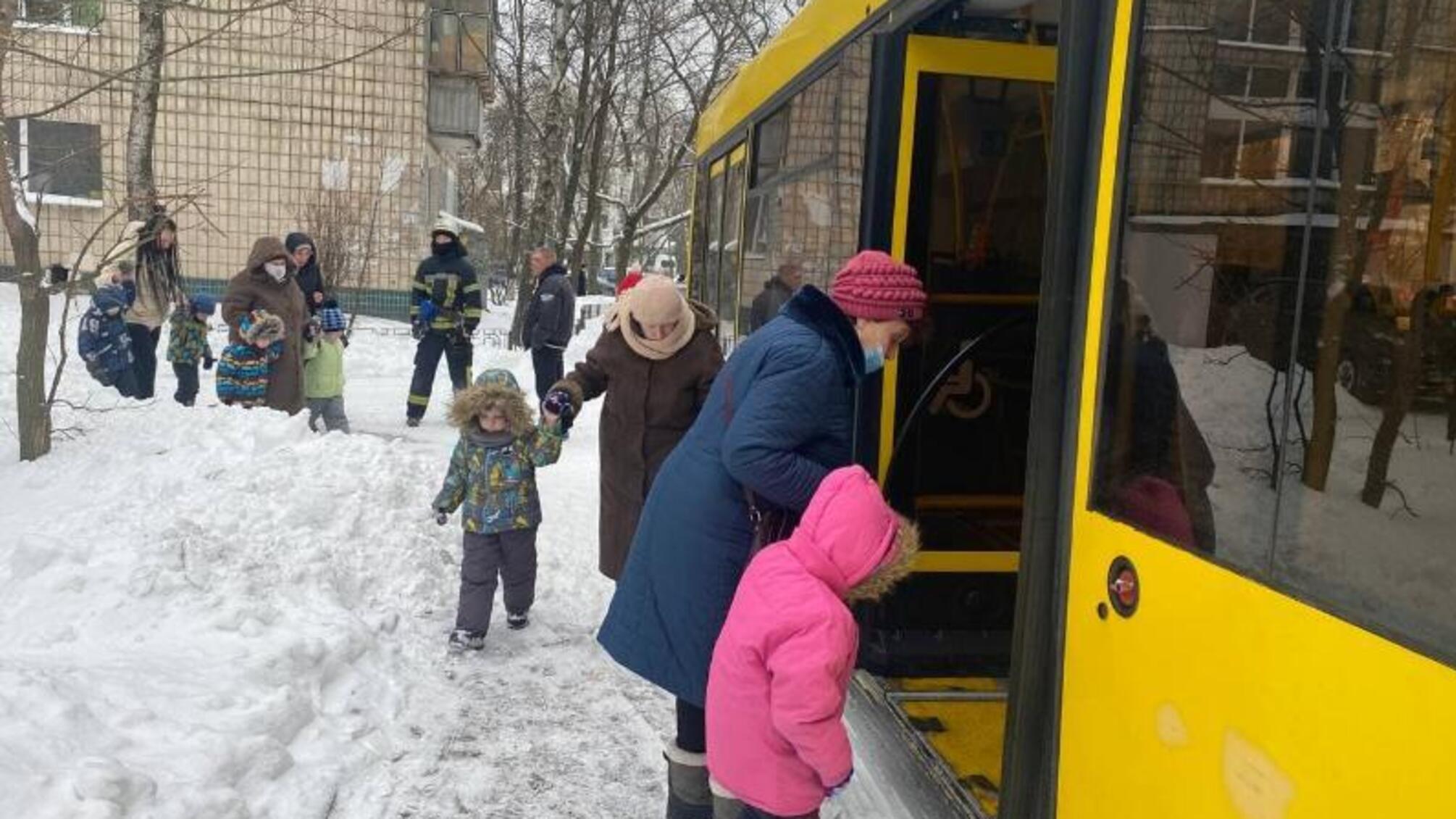м. Київ: В наслідок пожежі в дитячому садочку евакуйовано 124 дитини