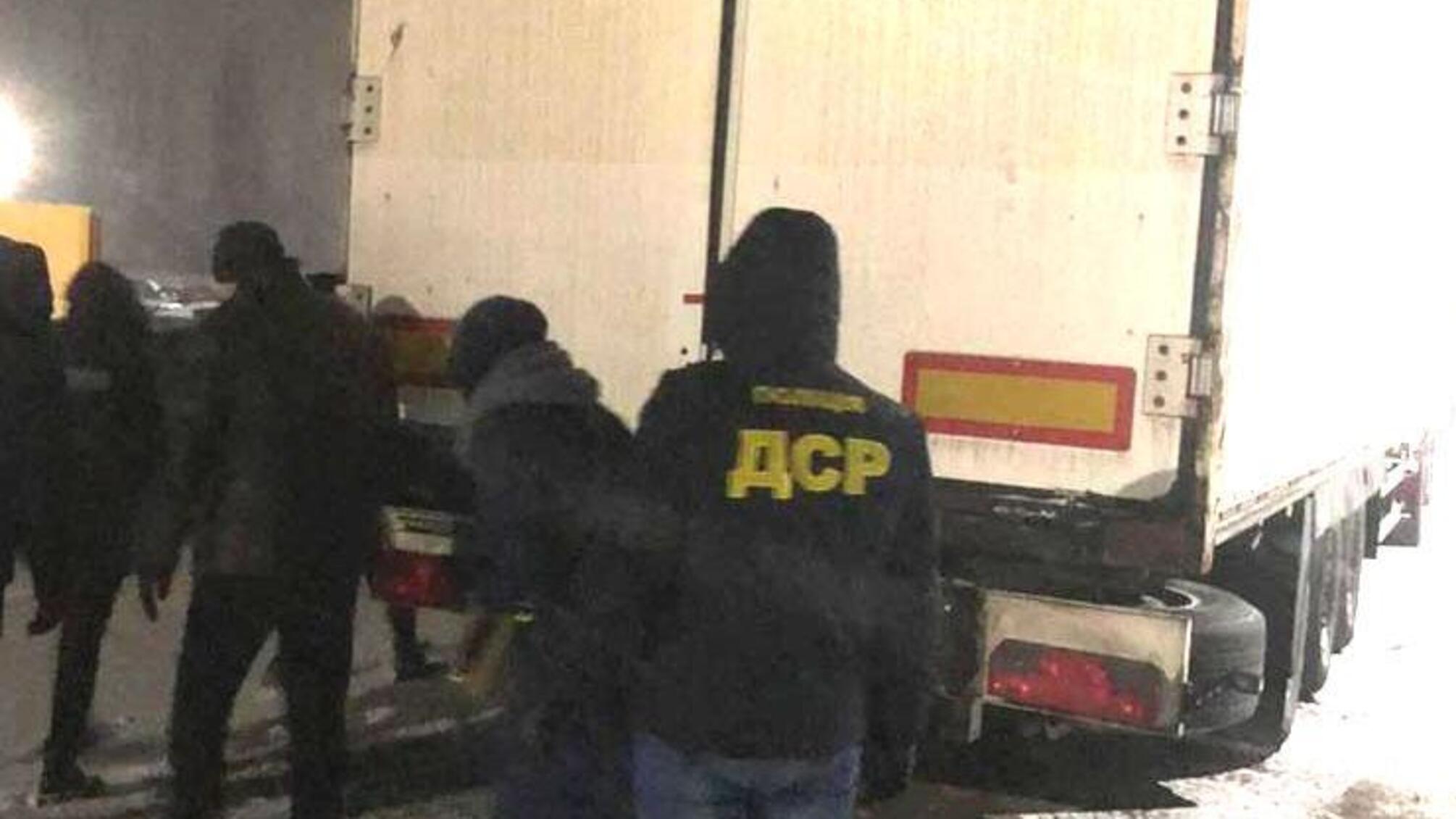 На Рівненщині поліцейські вилучили понад 22 тонни фальсифікованого спирту