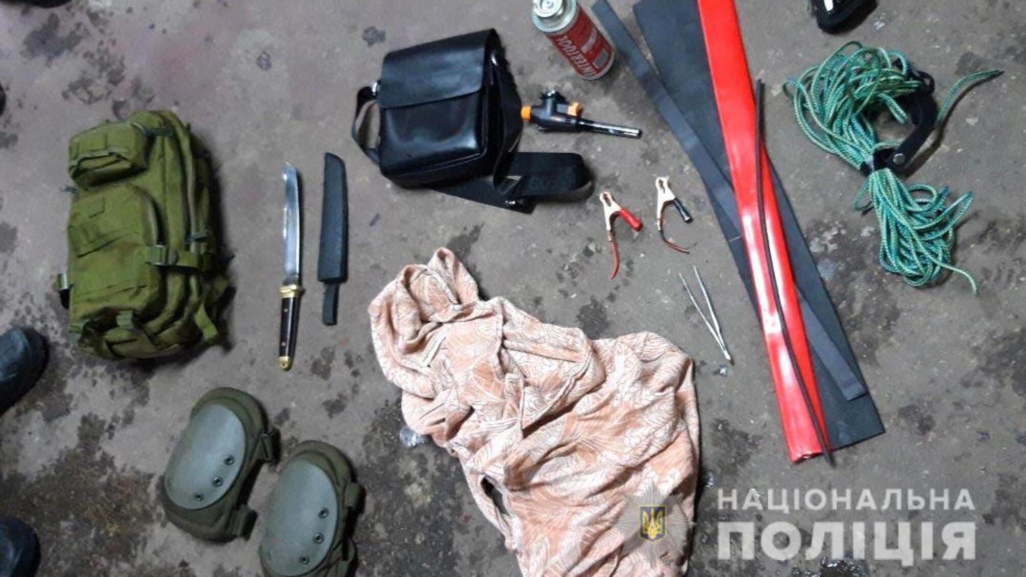 На Полтавщині поліція затримала злочинну групу, причетну до серії офісних крадіжок