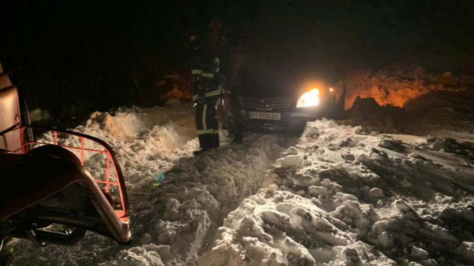 Чернівецька область: надання допомоги по подоланню наслідків погодних умов триває