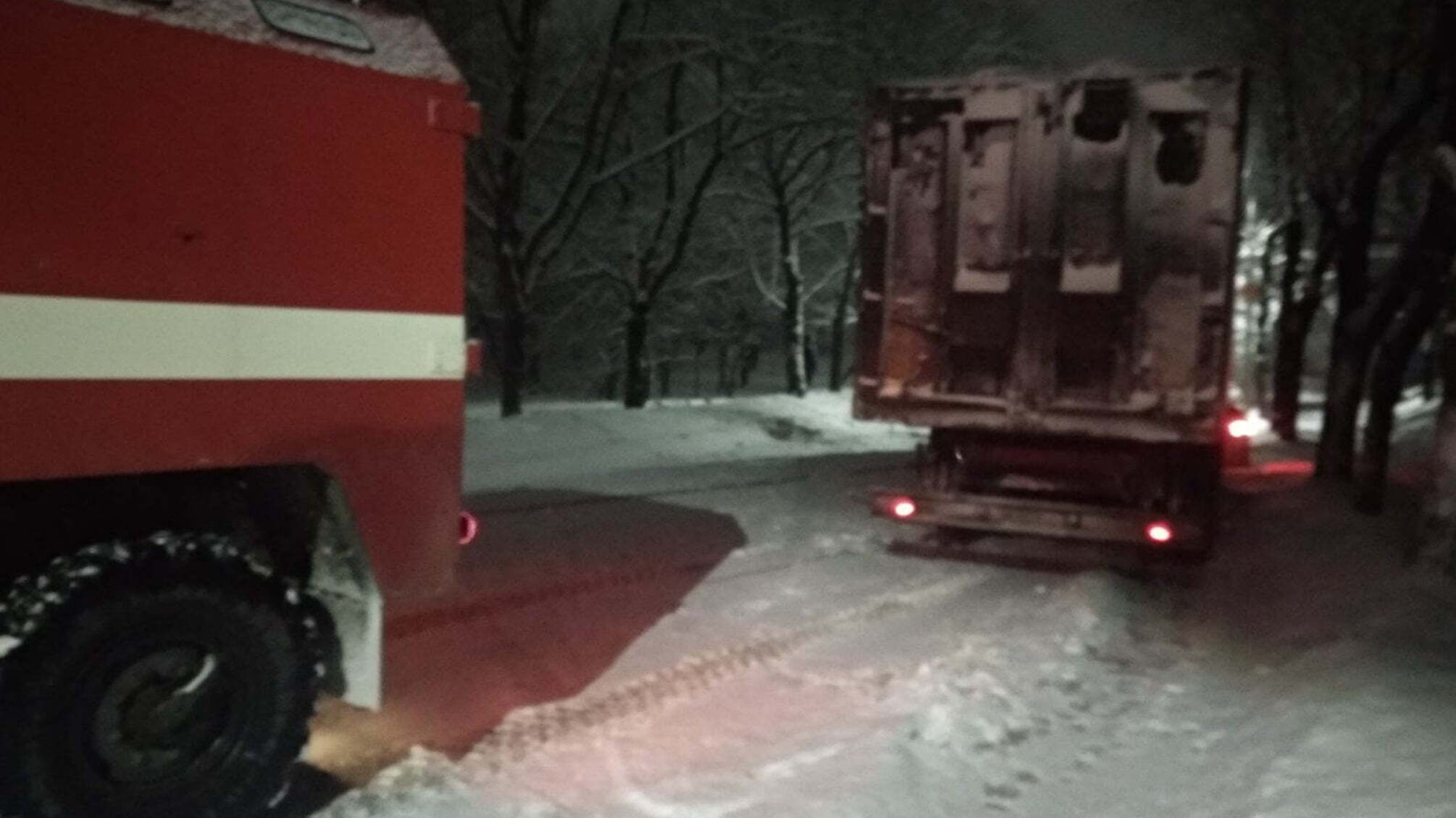 Рятувальники Кіровоградщини допомогли подолати складні ситуації на дорогах водіям двох автомобілів