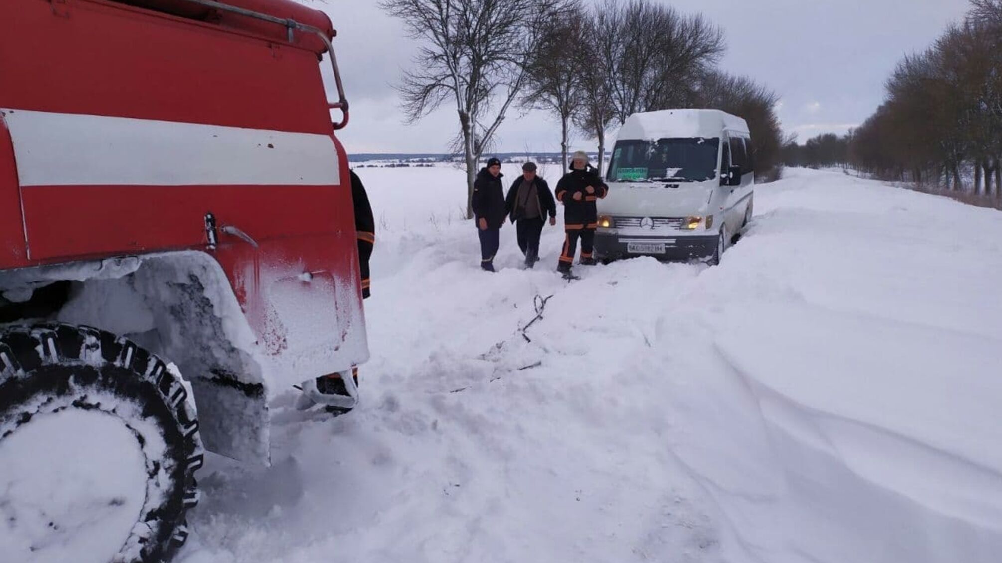 Волинська область: минулої доби рятувальники вивільнили із снігових заметів 14 автомобілів