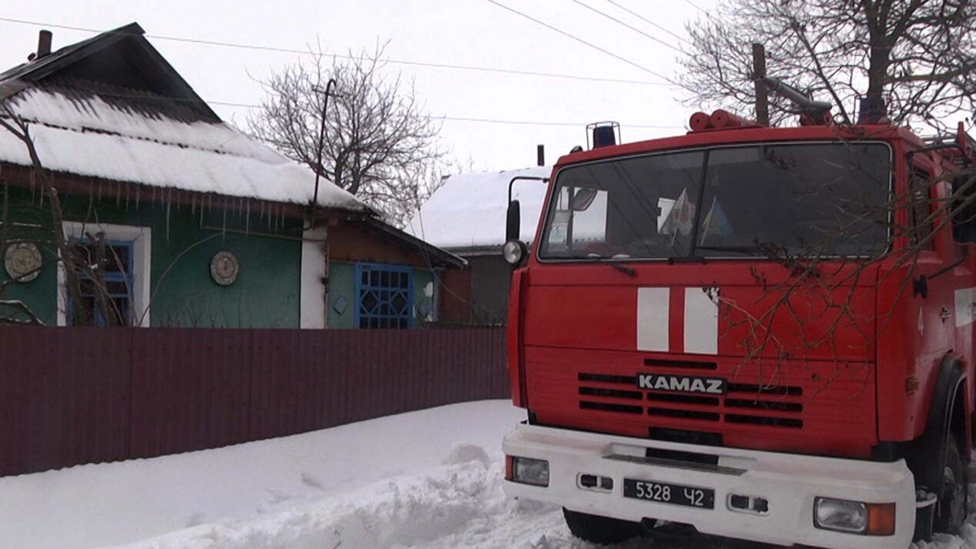 Хмельницька область: під час ліквідації пожежі в приватному будинку, бійці ДСНС виявили тіла двох людей (ВІДЕО)