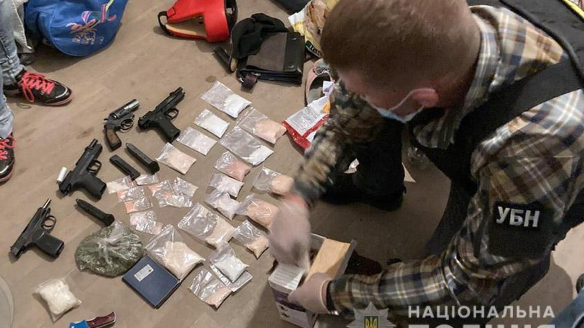 На Хмельниччині слідчі повідомили про підозру членам ОЗГ, які займалися збутом амфетаміну в особливо великих розмірах