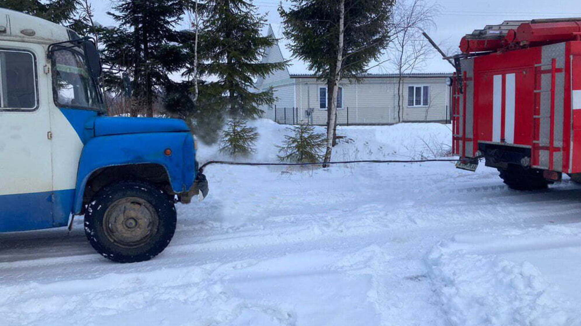 Чернівецька область: рятувальники відбуксирували автобус