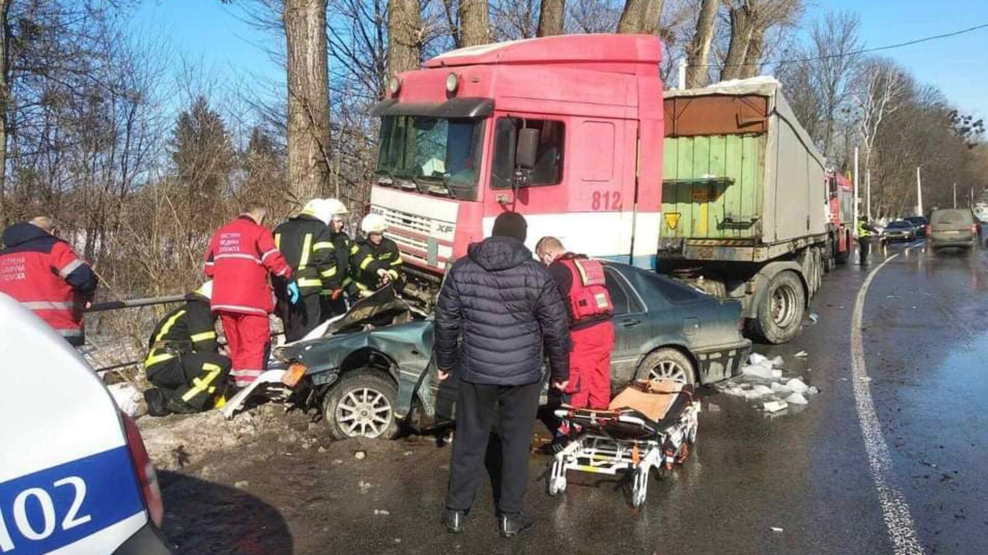 Вінницька область: рятувальники деблокували тіло загиблого у ДТП