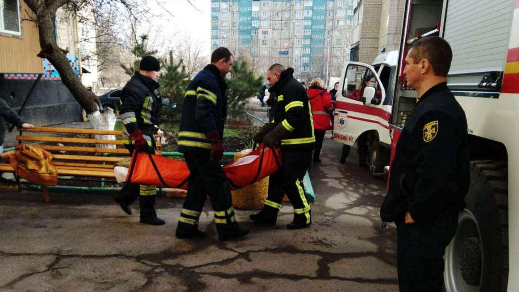 Дніпропетровська область: на пожежі у багатоповерхівці врятовано жінку 1976 року народження