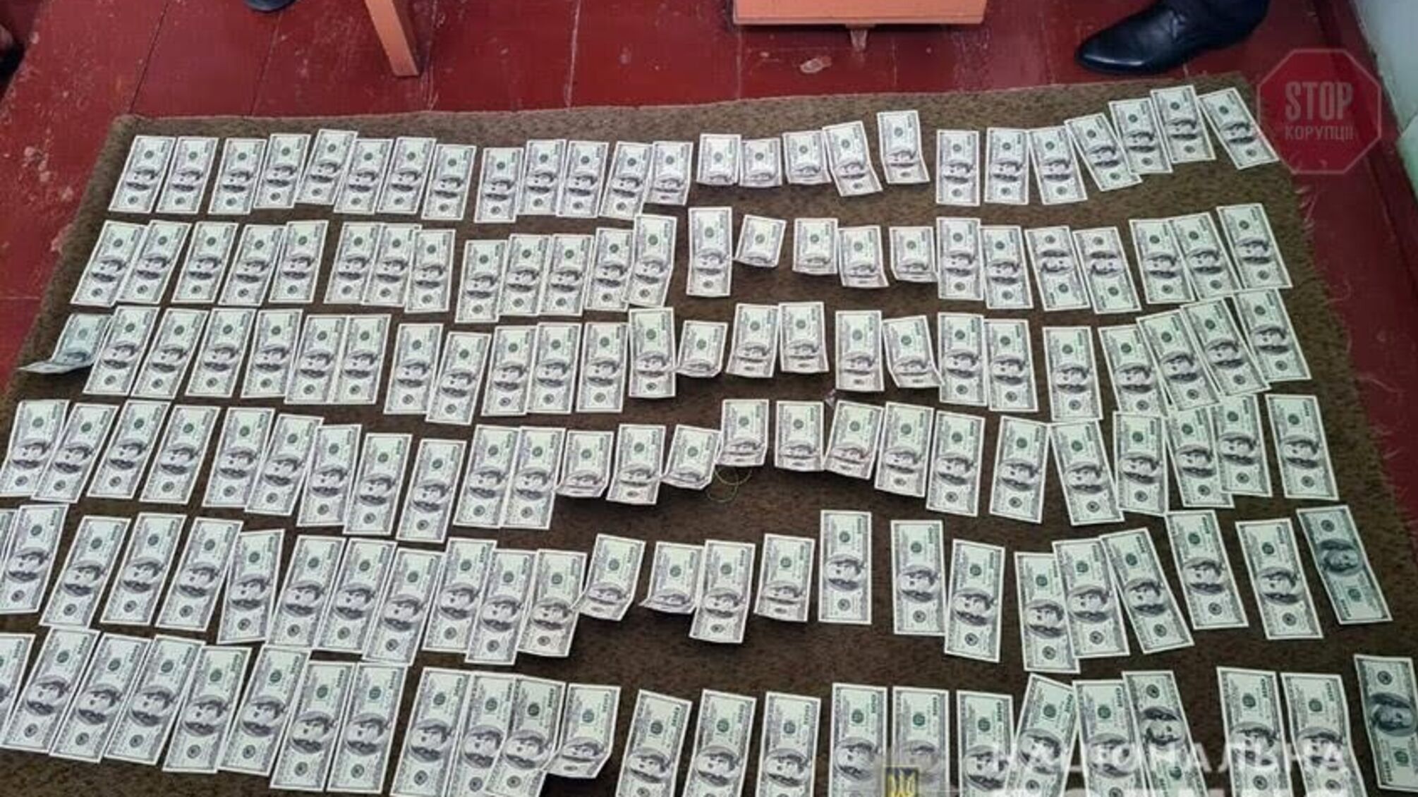 За взятку в 15 тысяч долларов будут судить главу села в Хмельницкой области (фото)