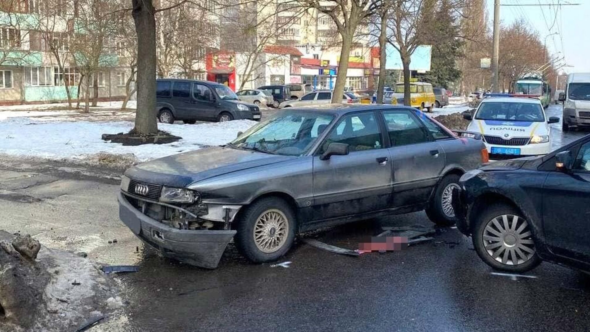 У Рівному зіткнулися дві легкові автівки, є постраждалі (фото)