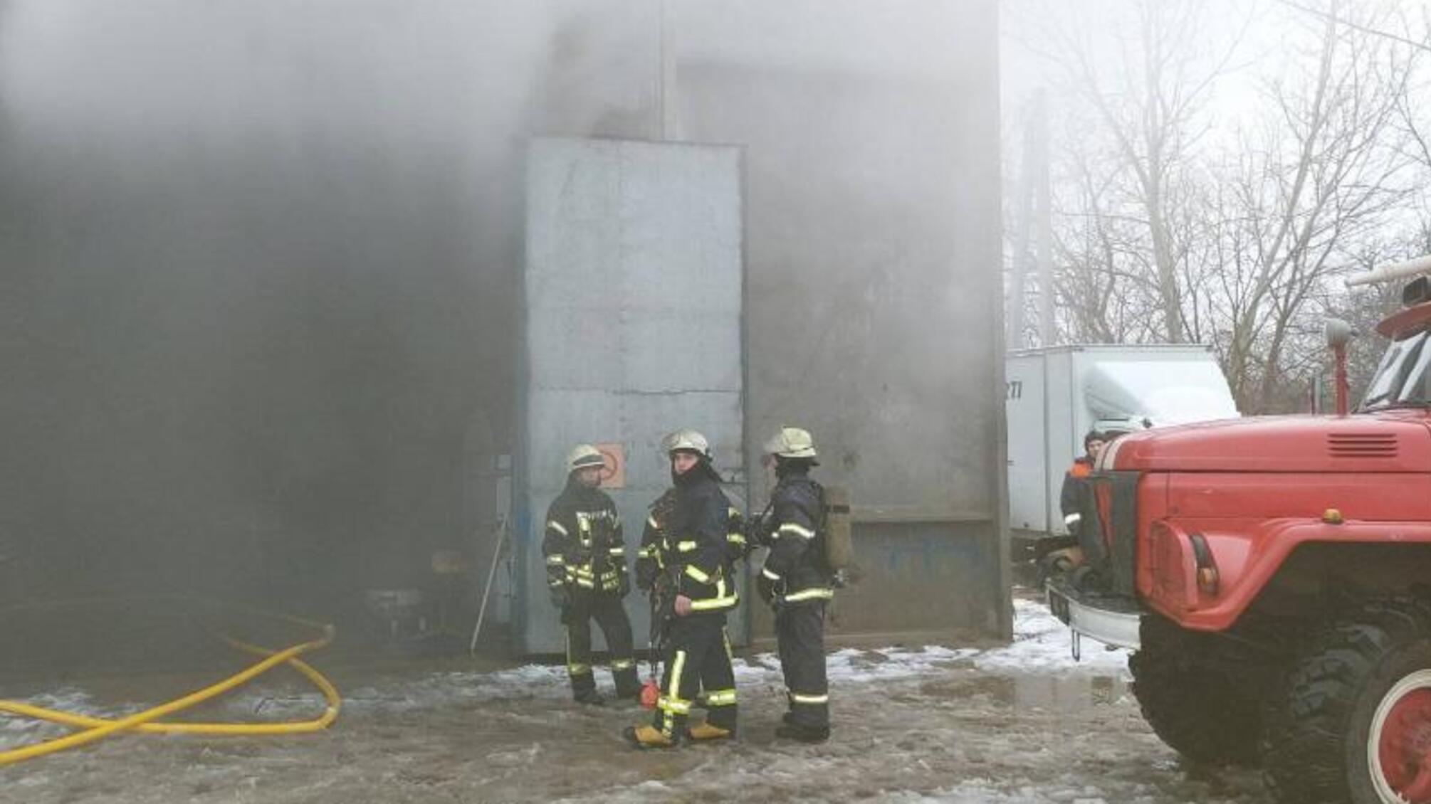 м. Харків: ліквідована пожежа у складській будівлі