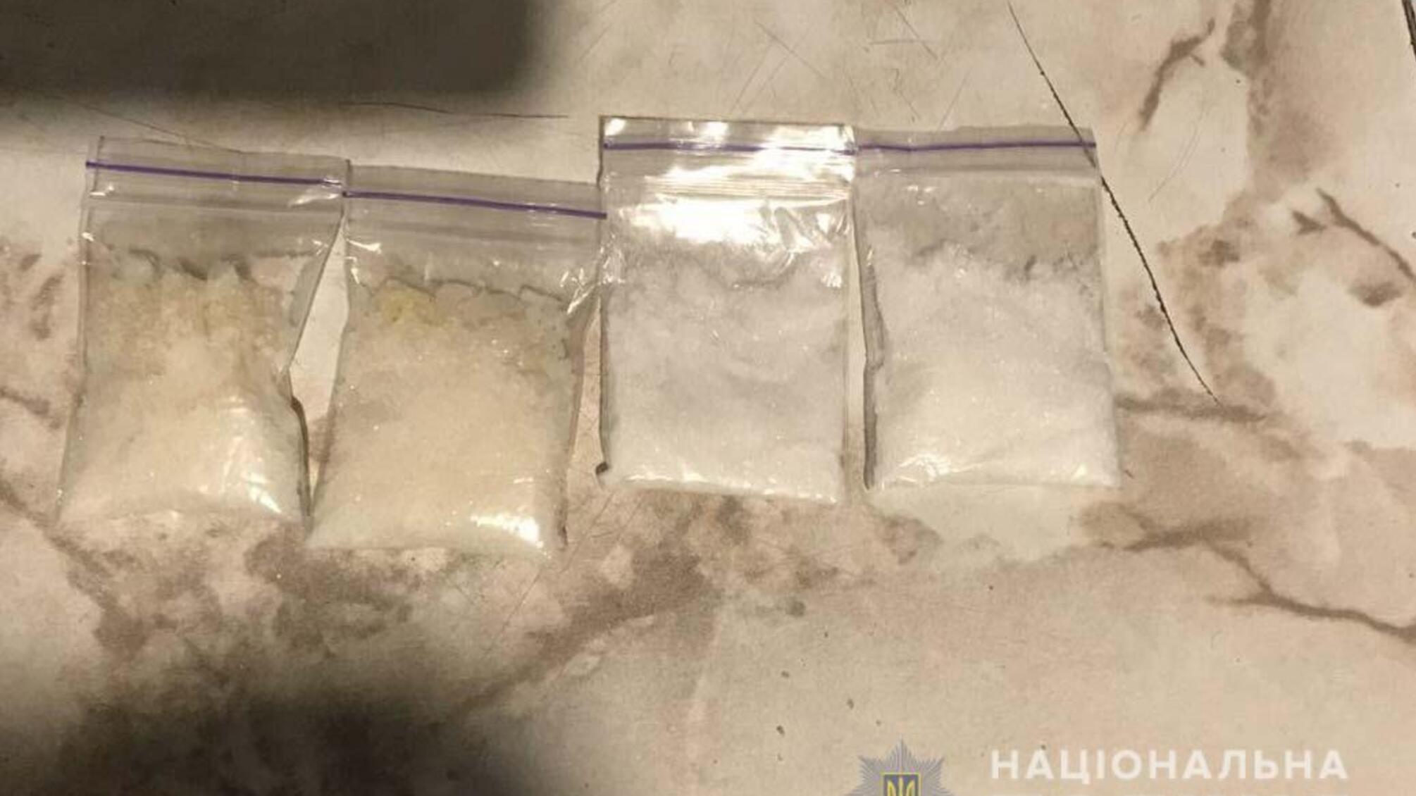 На Дніпропетровщині поліцейські вилучили у наркозбувача психотропи на майже 400 тисяч гривень