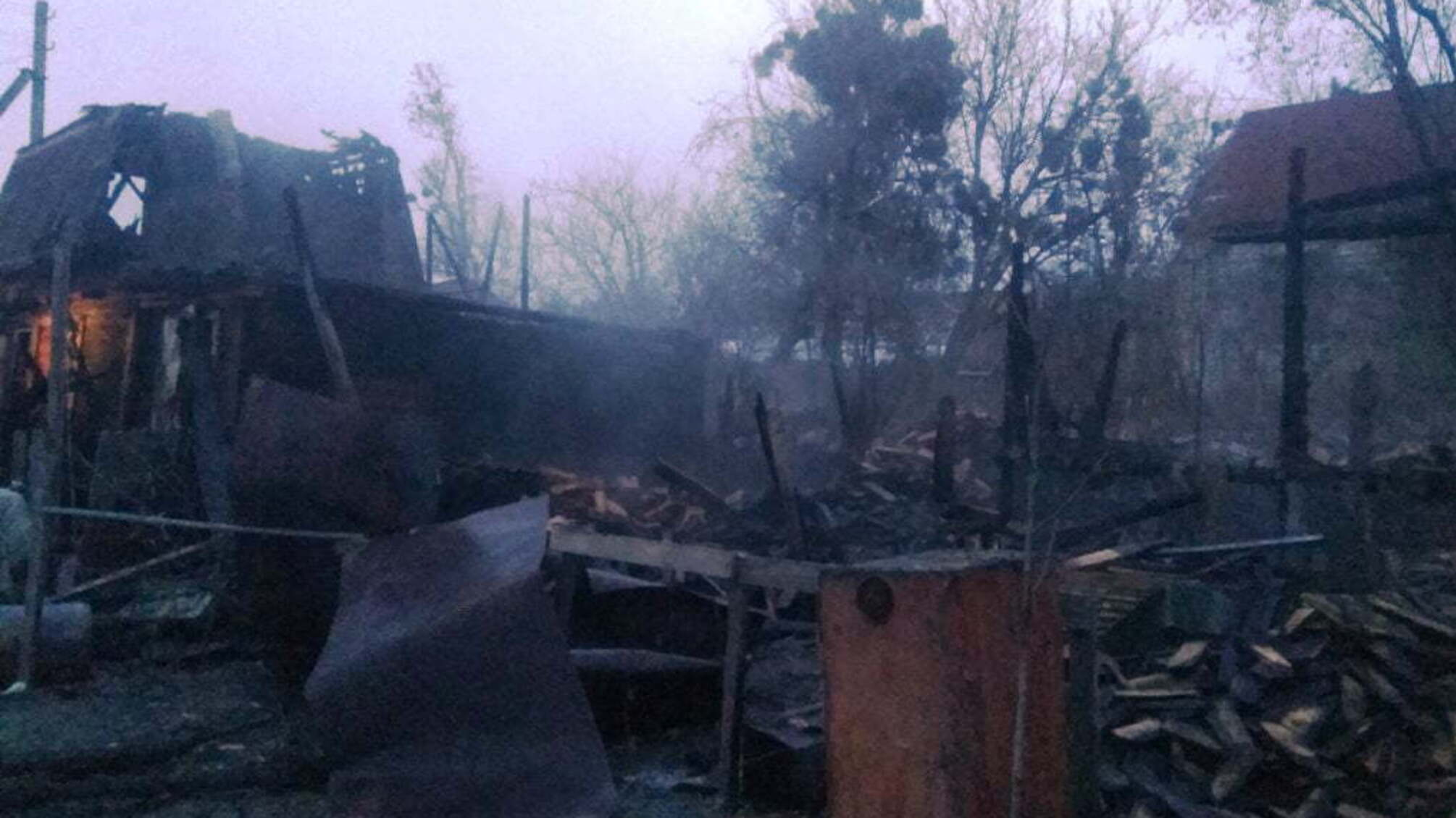 Житомирська область: рятувальники ліквідували загоряння декількох будівель у приватному господарстві