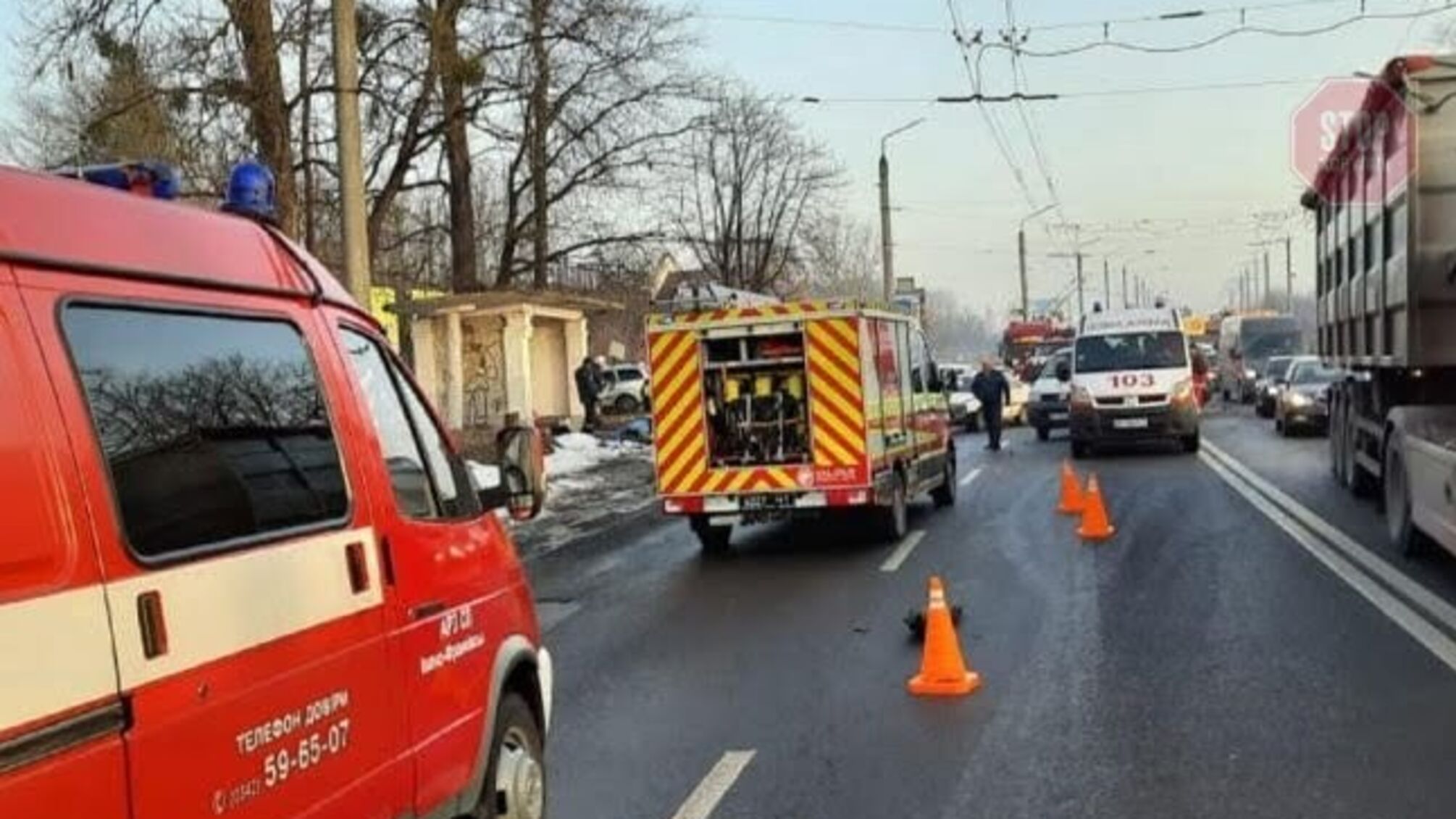 В Івано-Франківській області сталася масштабна ДТП з 6 автівками, є загиблі (фото)
