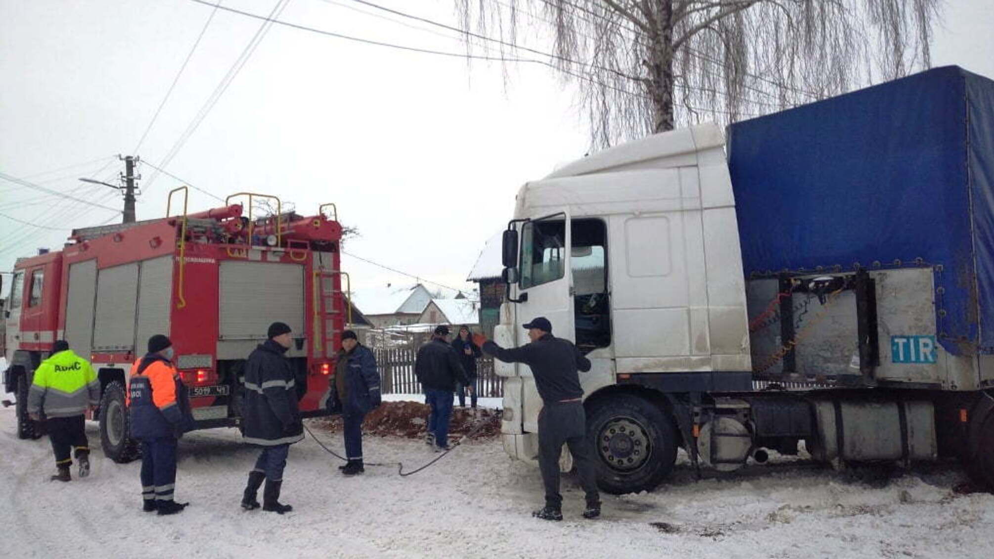 Житомирська область: упродовж доби зі снігових заметів вивільнено 28 автомобілів
