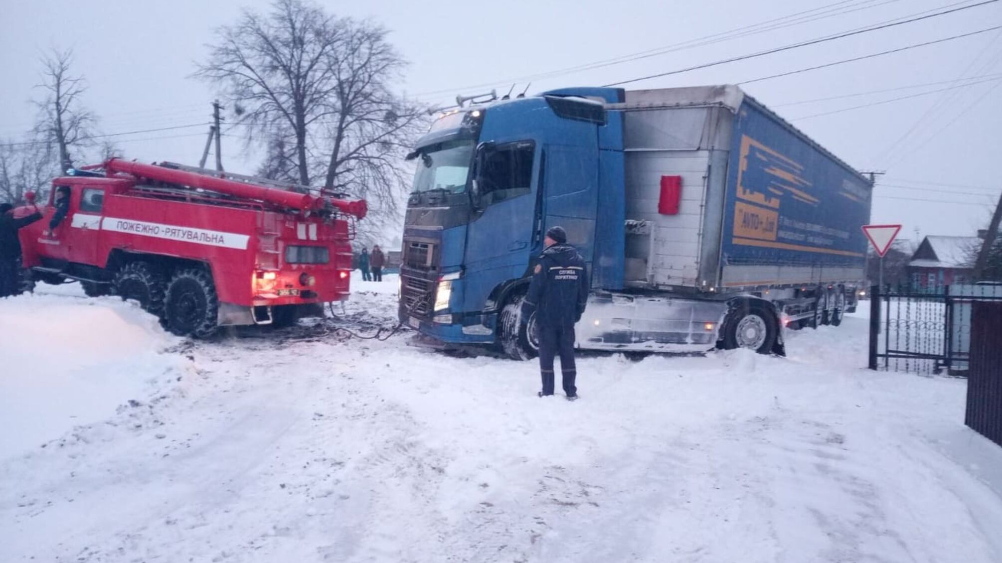 Волинська область: минулої доби рятувальники витягнули із заметів 16 автівок, надали допомогу 19 громадянам