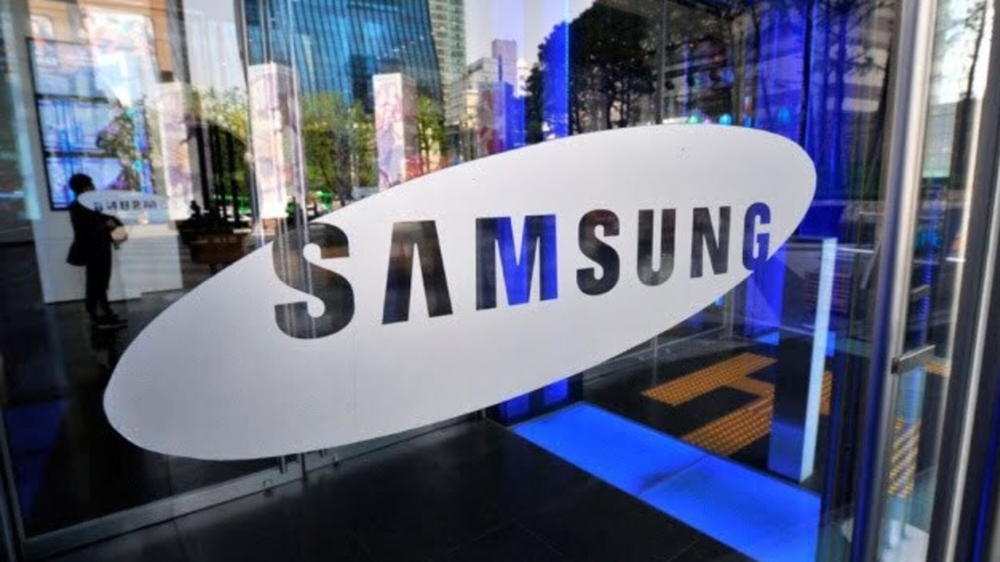Samsung представила смартфон із потужною батареєю та чотирма камерами