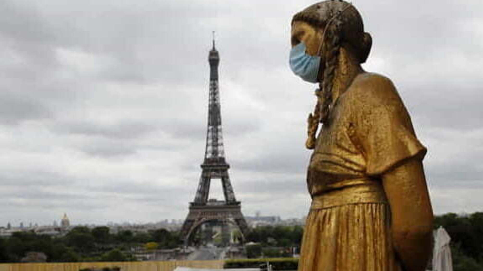 У французьких школах заборонили використовувати саморобні захисні маски