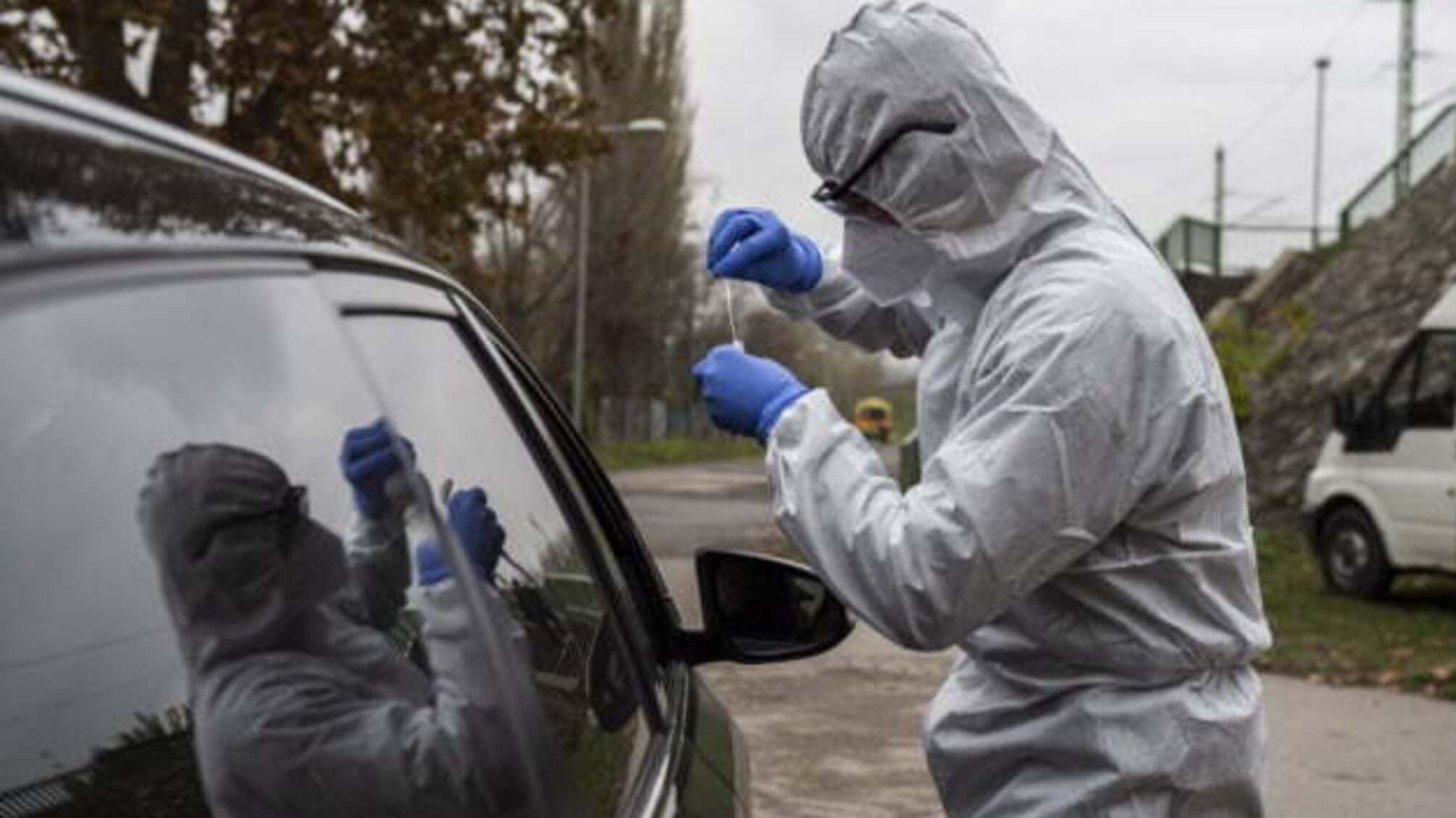 У Британії виявили одразу дві нові мутації COVID-19