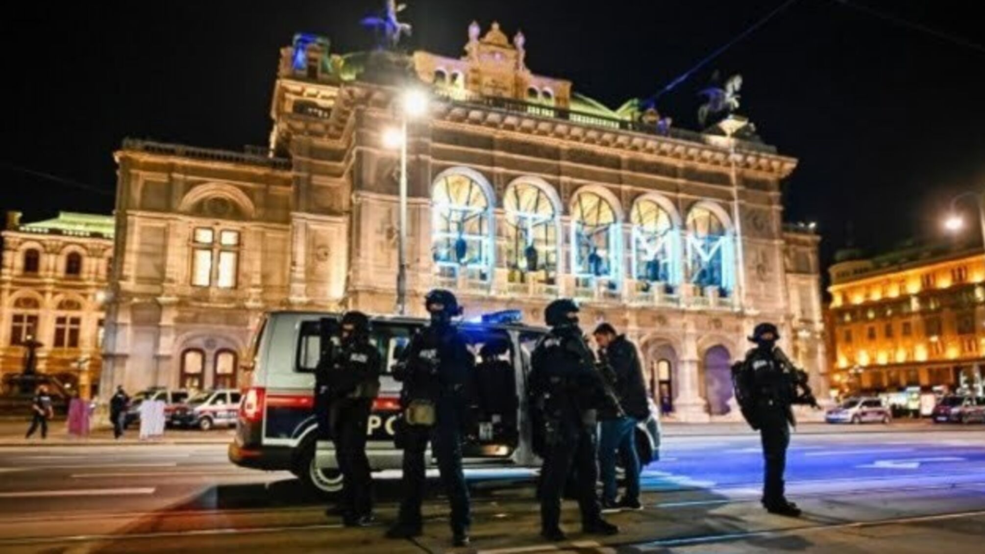 Австрія відчиняє школи й магазини, але вводить «нічний» карантин
