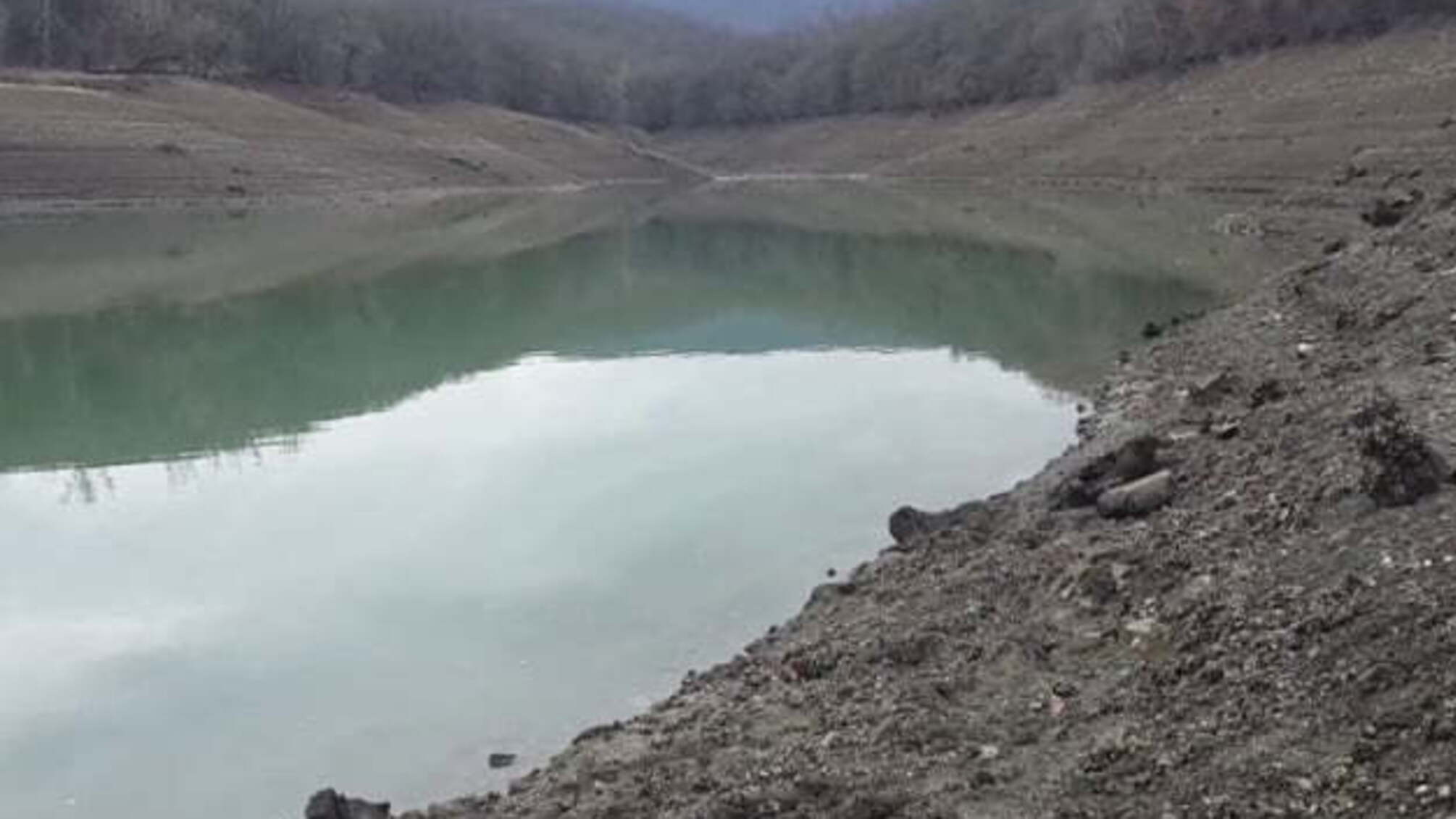 У Криму катастрофічно знизилися запаси води ще в одному водосховищі
