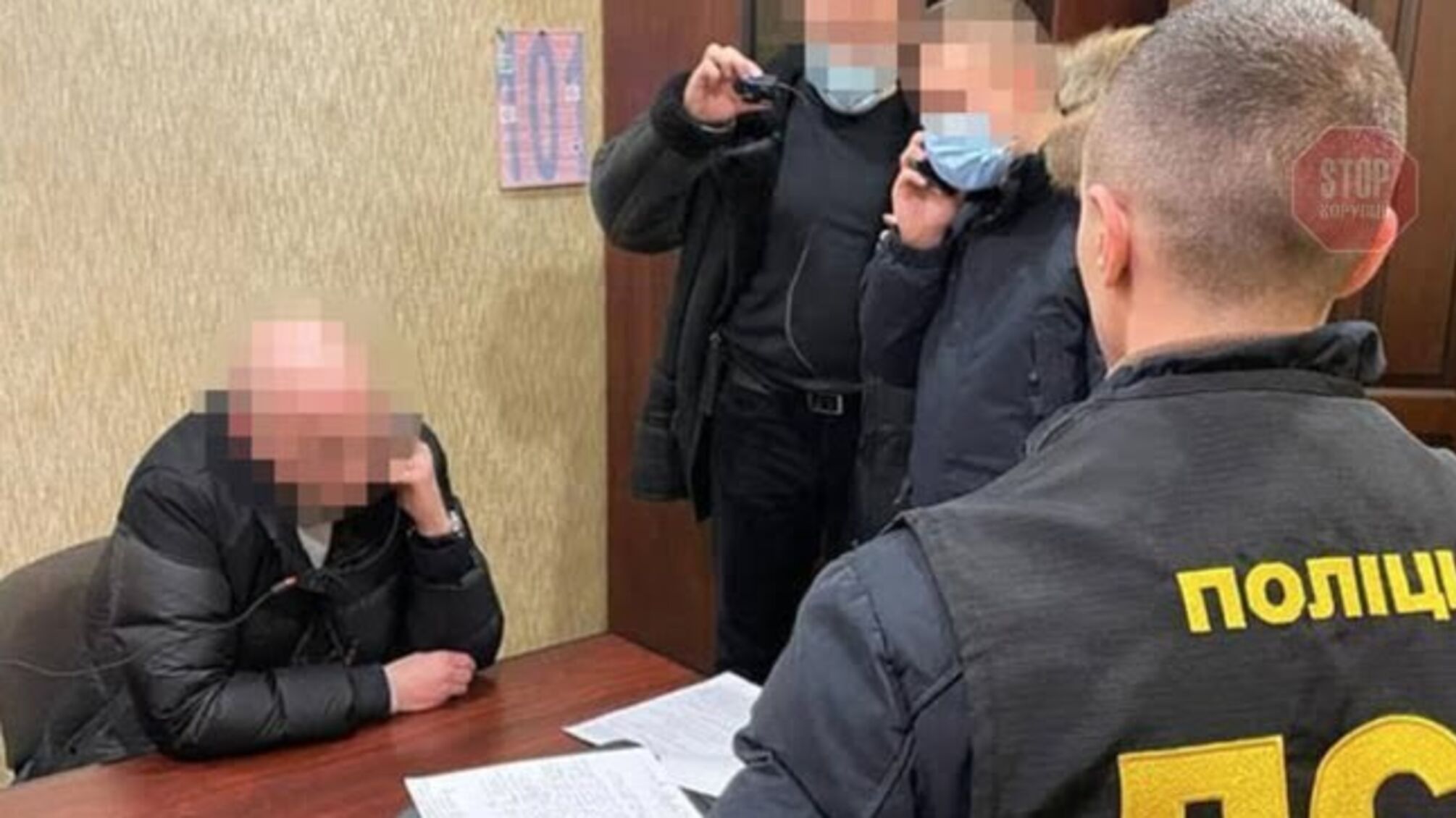 Мошенничество на 100 тысяч долларов: правоохранители задержали замдиректора ''Украэроруха''