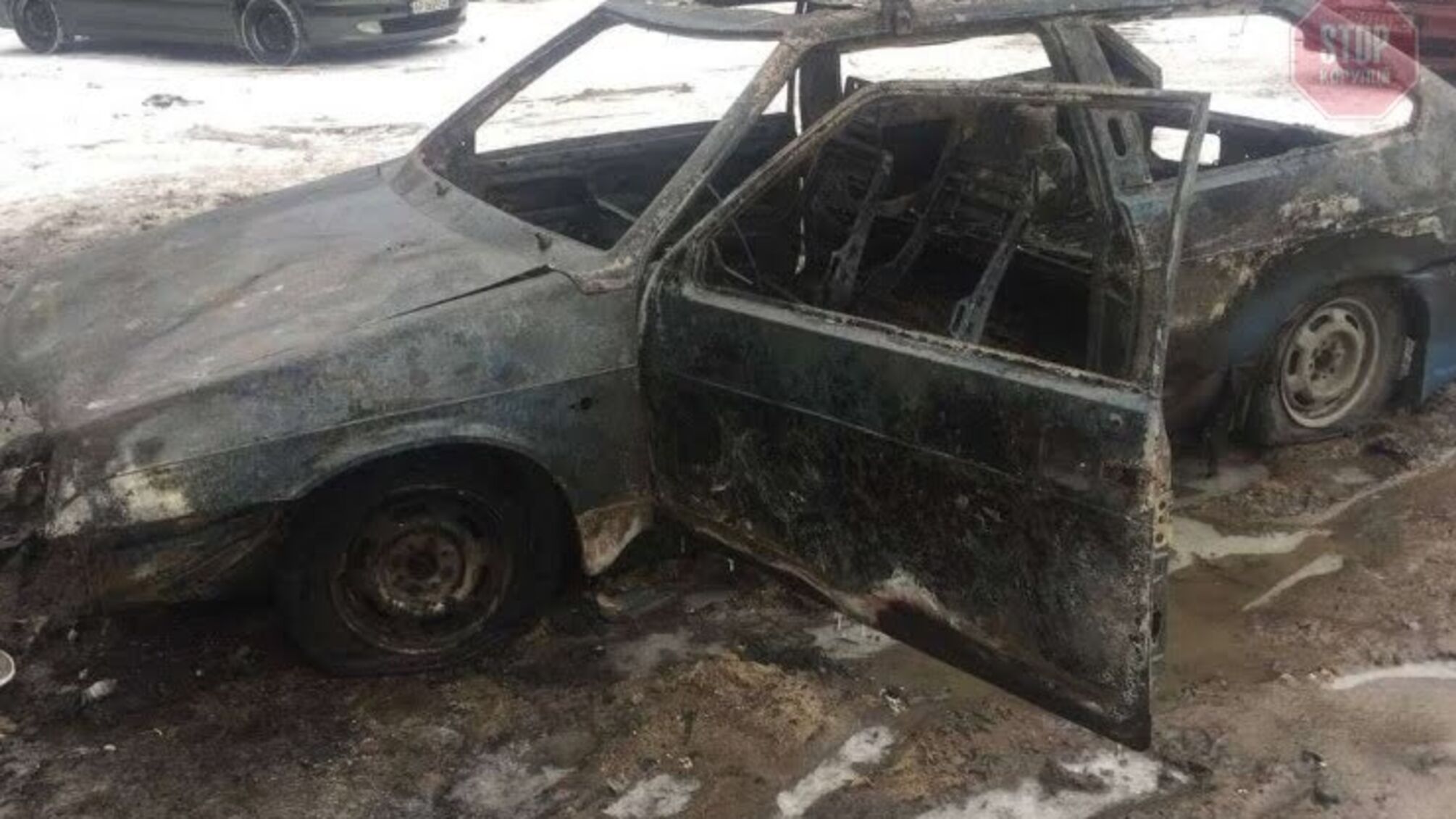 Новини Запоріжжя: у місті вночі згоріла автівка, поліція почала розслідування (фото)
