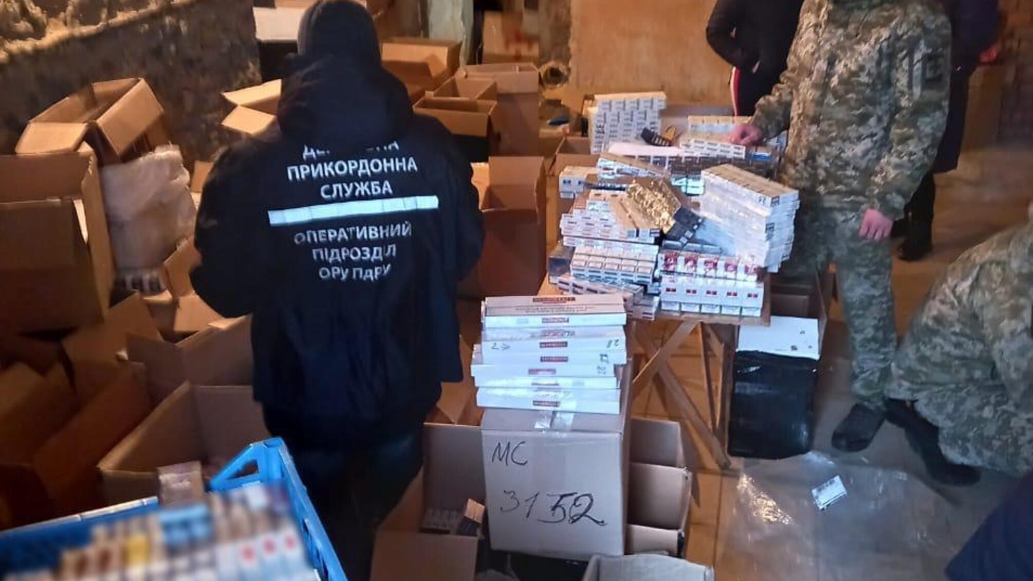 У Білгороді-Дністровському правоохоронці викрили торгівців фальсифікованим алкоголем та цигарками