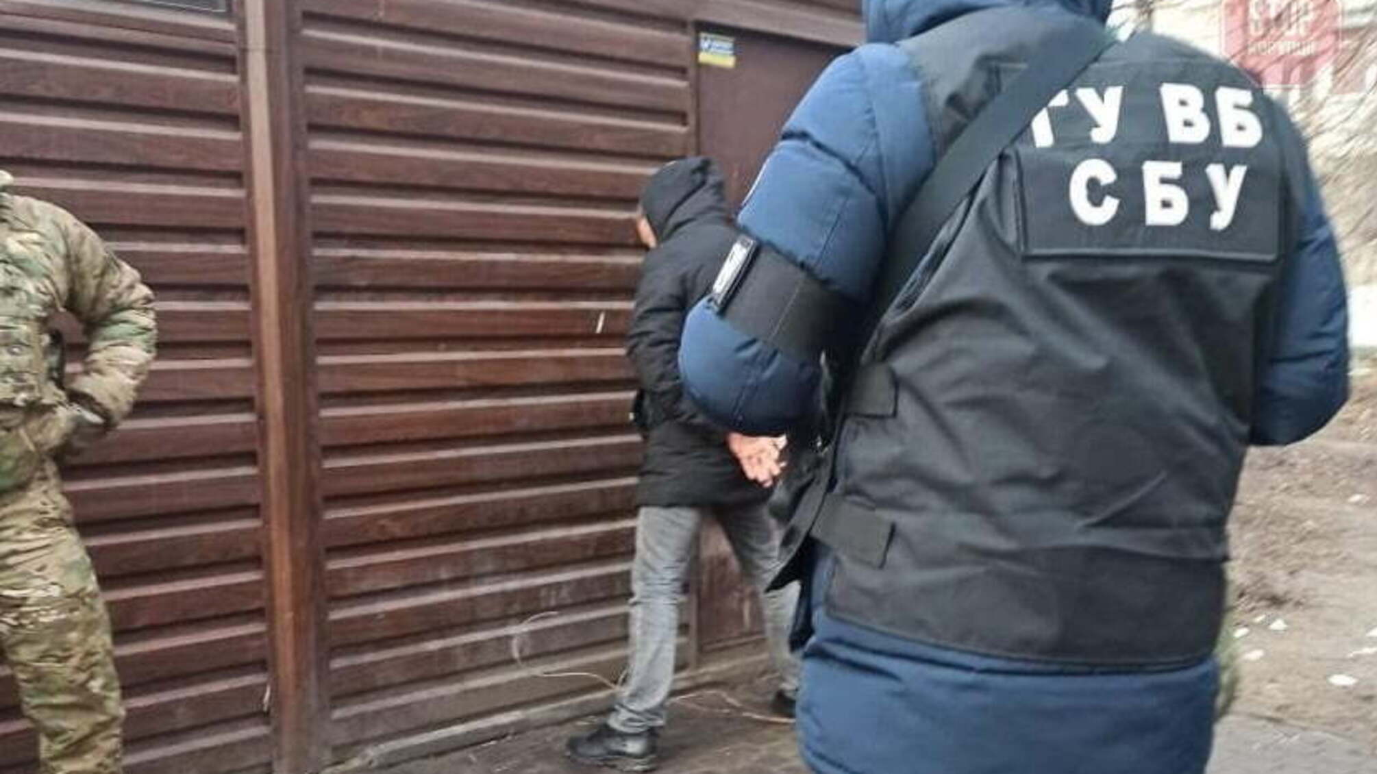 У Запорізькій області іноземець хотів підкинути наркотики службовцю СБУ, щоб підставити його (фото)