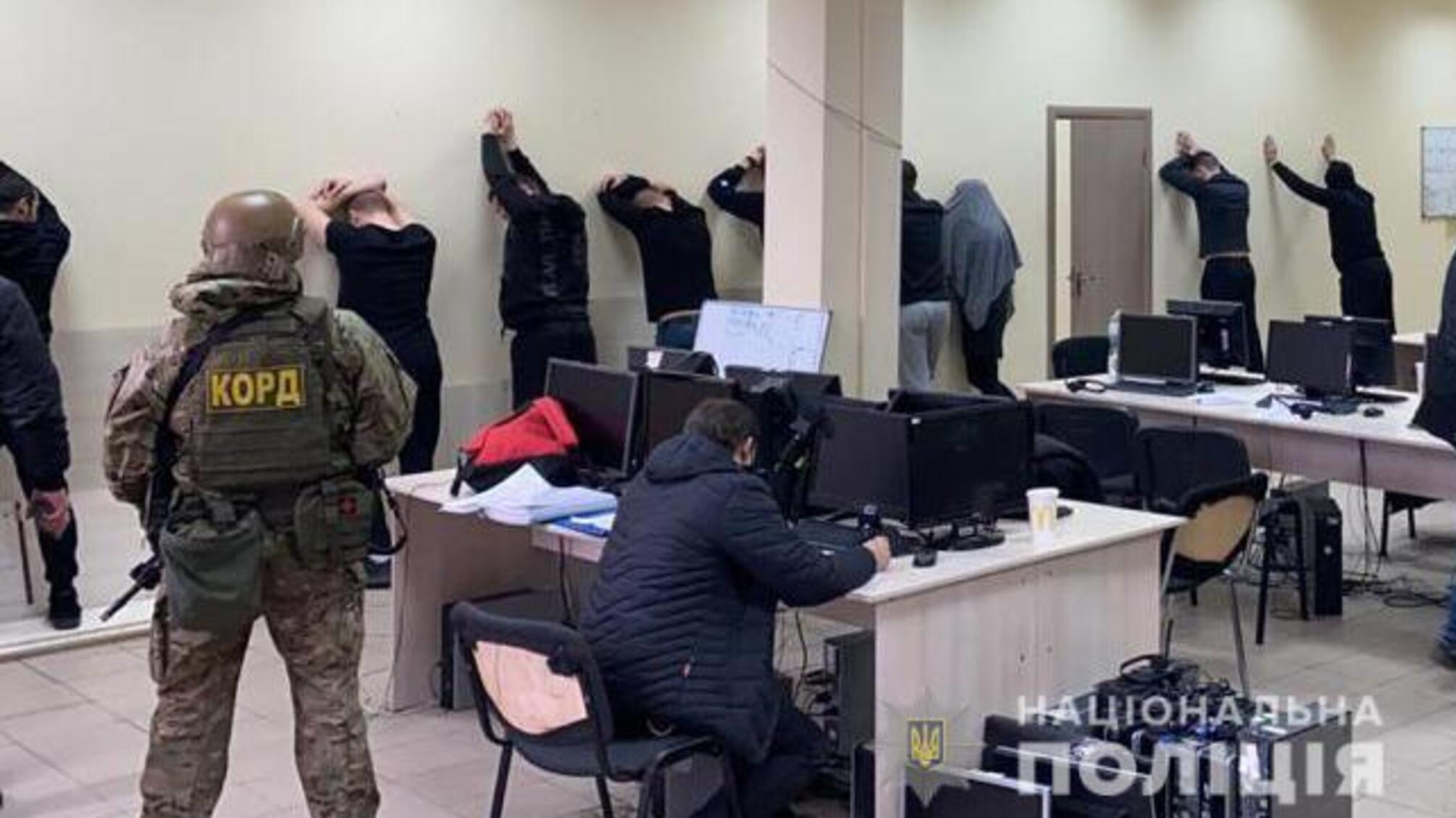 У Запоріжжі поліцейські припинили діяльність шахрайського «Call-centre» з місячним оборотом у 2 мільйони гривень