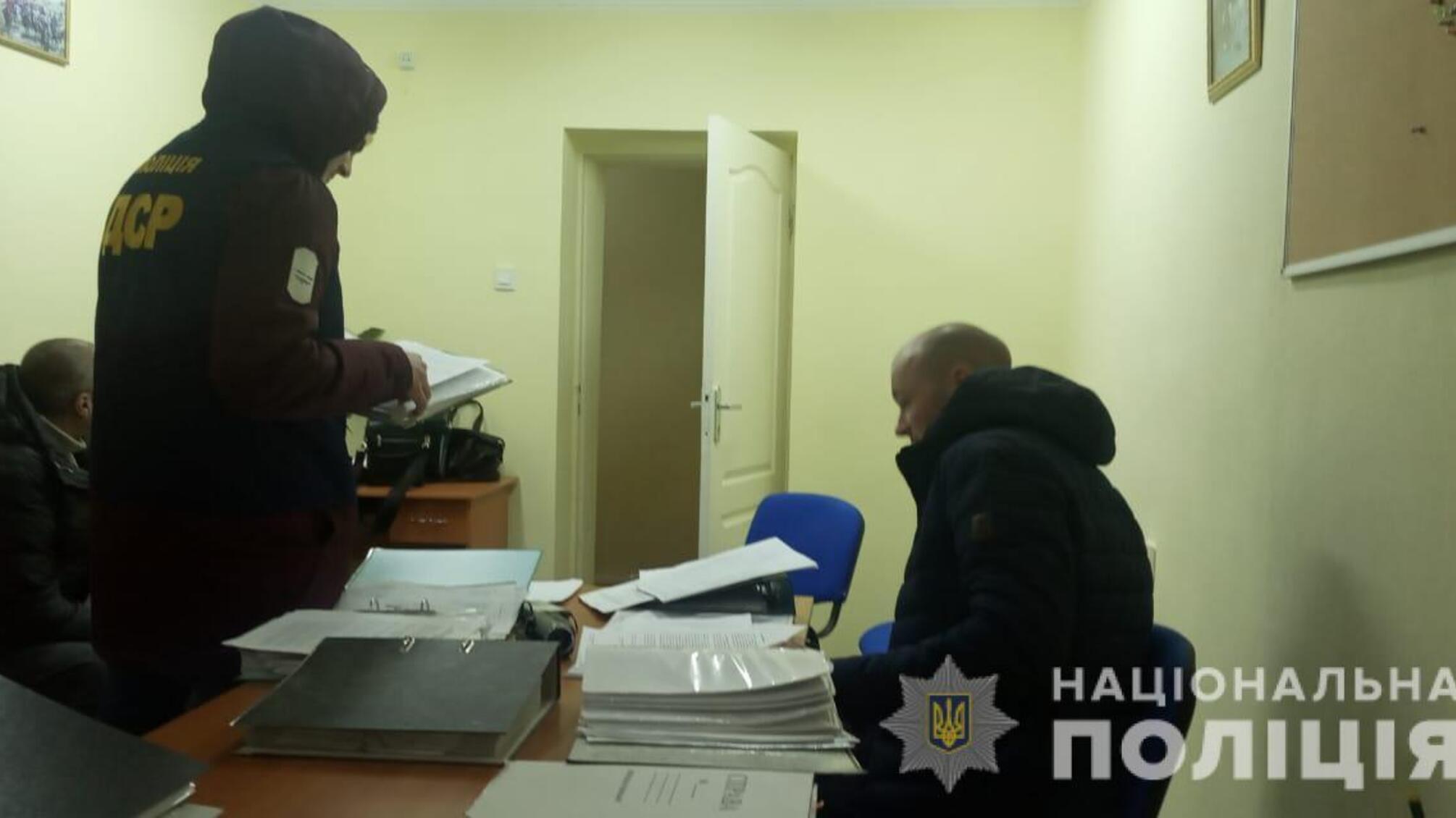 Слідчі Нацполіції завершили розслідування щодо злочинної групи, яка заволоділа понад 800 тисячами державних коштів Чернігівської ОДА