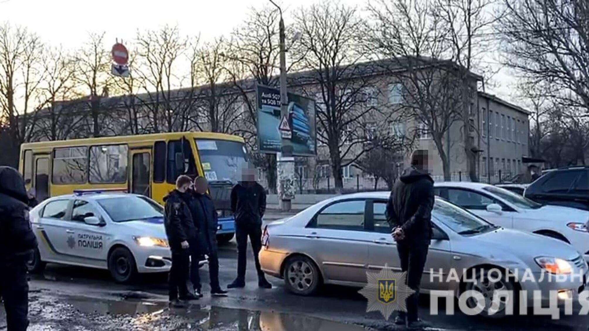 Поліцейські оперативно затримали одесита, який пограбував у Чорноморську агентство з нерухомости