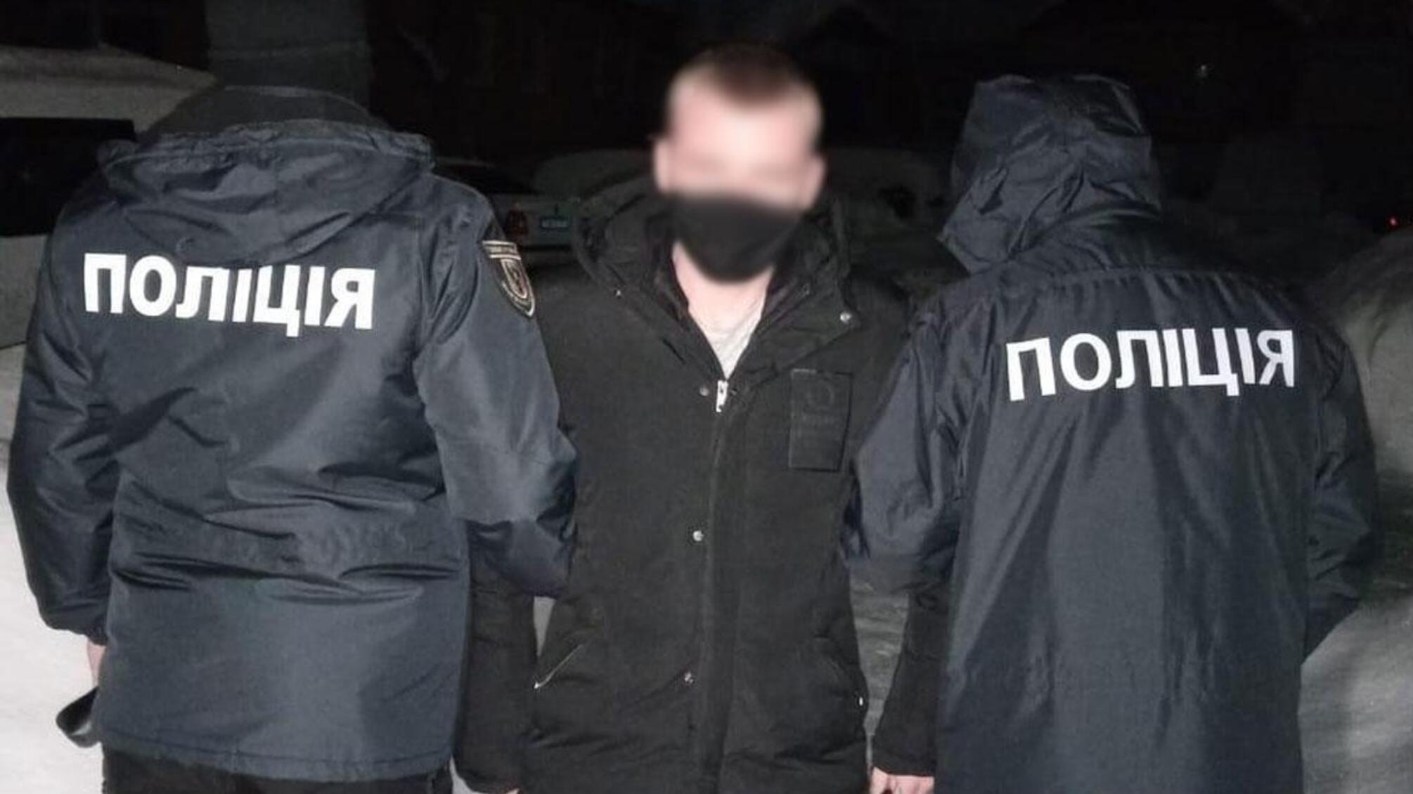 Чернігівські поліцейські затримали чоловіка, який намагався ошукати бабусю та пограбував її