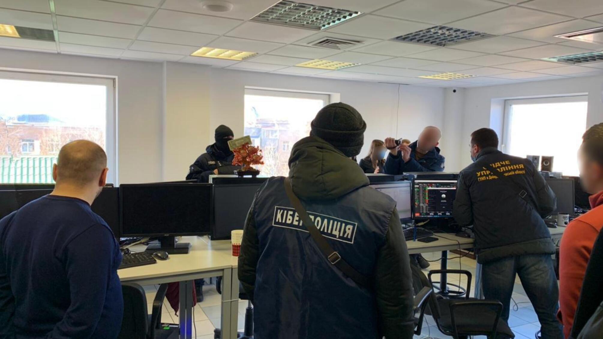 Кіберполіцейські Дніпропетровщини припинили незаконну діяльність шахрайської фінансової піраміди