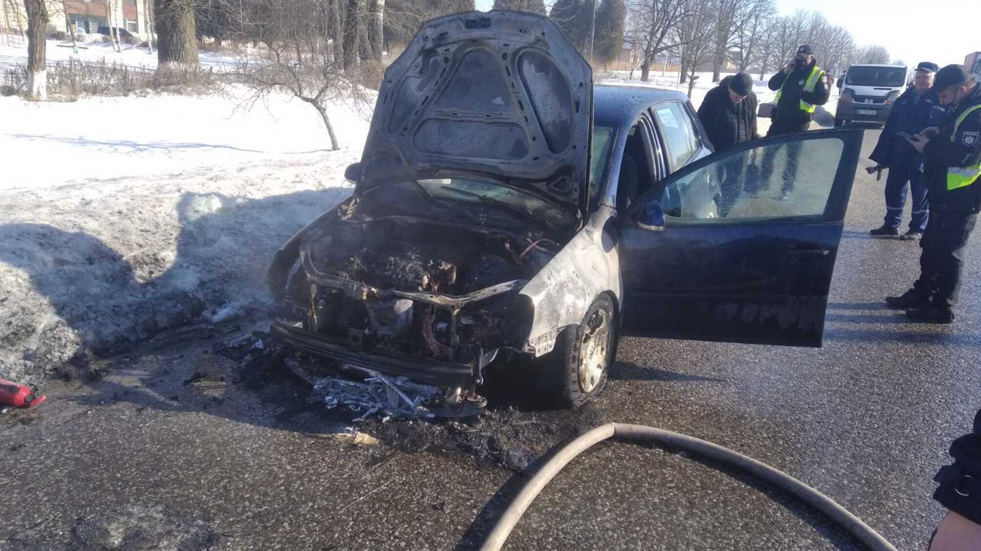 Львівська область: у Яворівському районі вогнеборці ліквідували займання в автомобілі