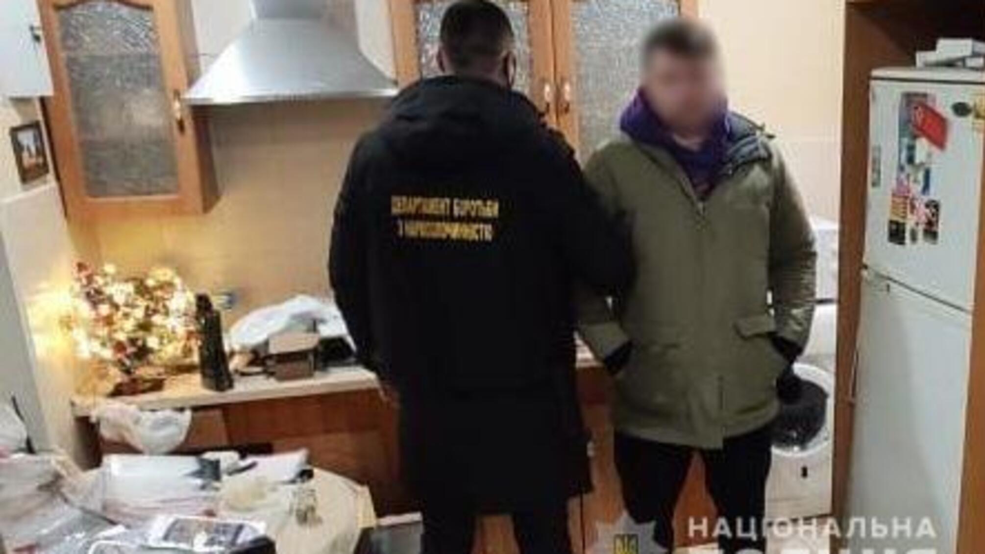 Оперативники затримали двох іноземців, які розповсюджували наркотики та психотропи в Одесі