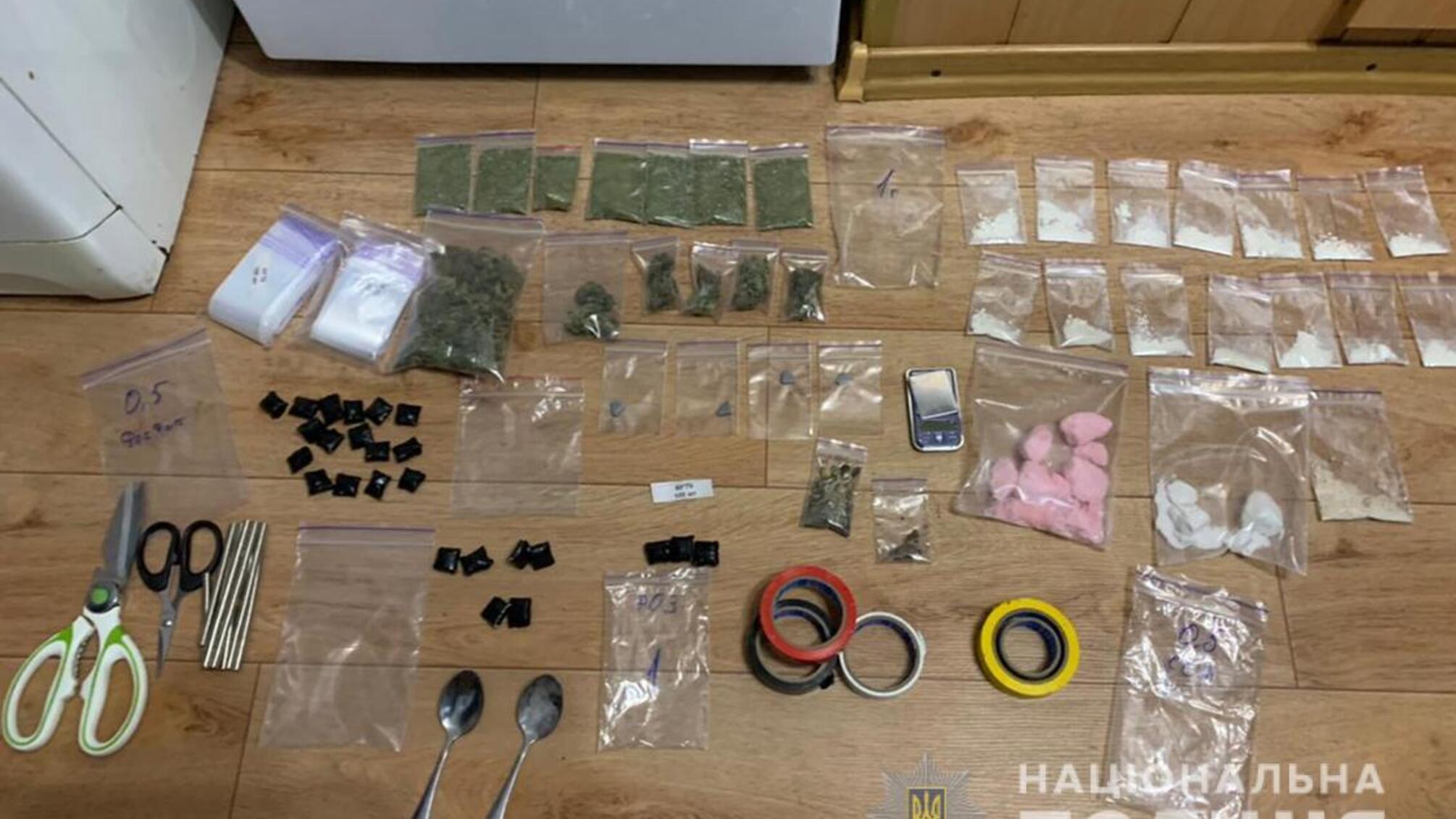 На Полтавщині поліцейські викрили двох товаришів у системному збуті наркотиків та психотропів