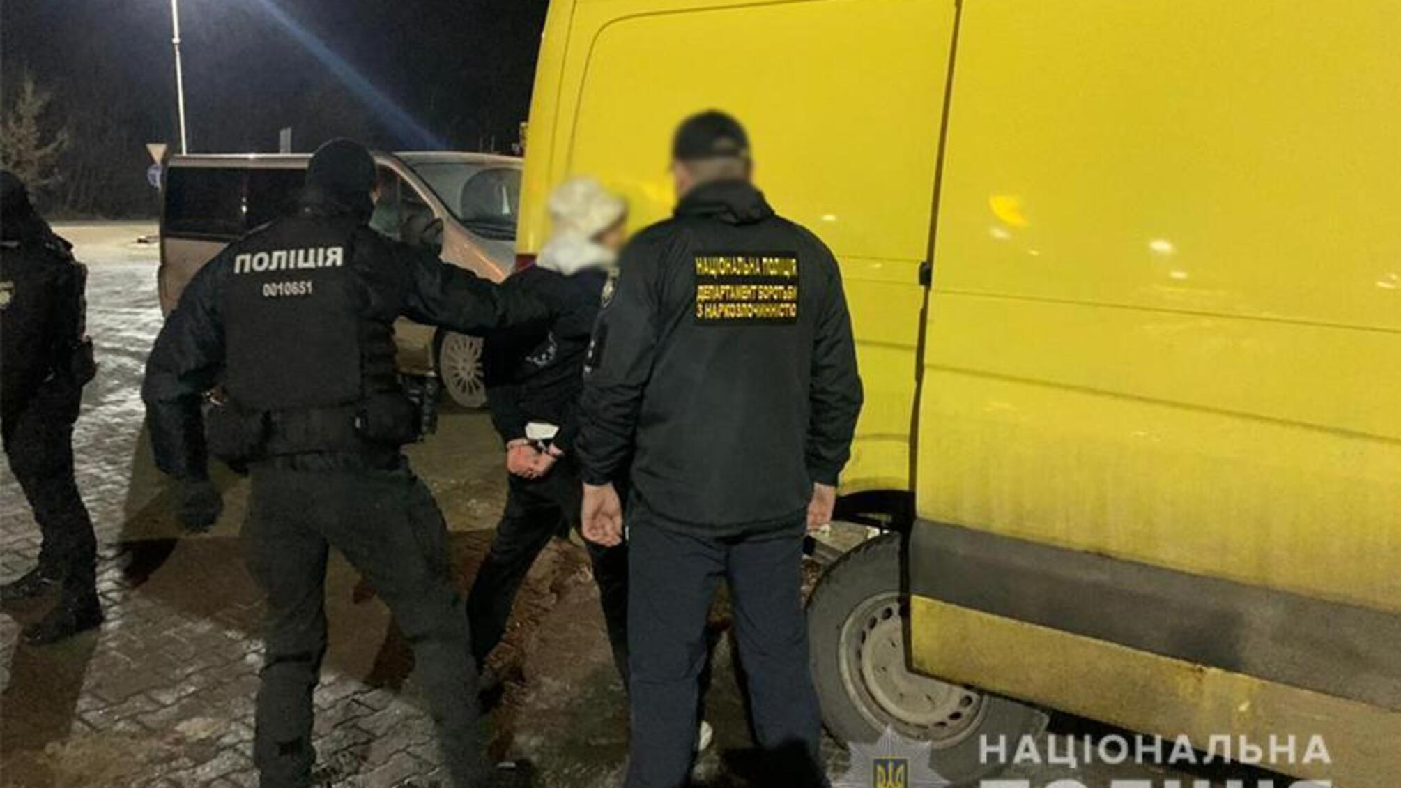 Буковинські оперативники ліквідували групу наркоторговців: серед збувачів – неповнолітні